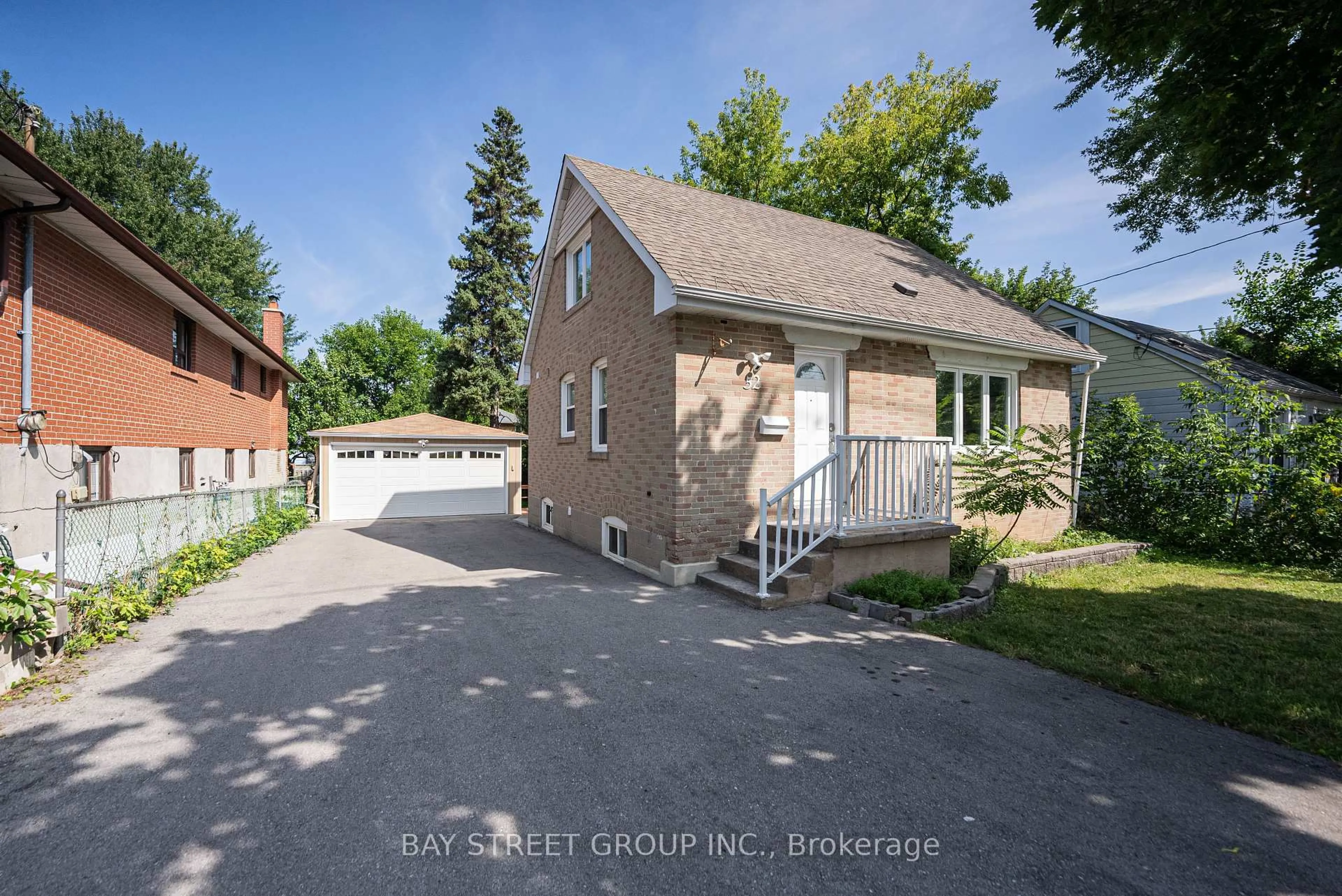 A pic from outside/outdoor area/front of a property/back of a property/a pic from drone, street for 52 Glen Cameron Rd, Markham Ontario L3T 1P6