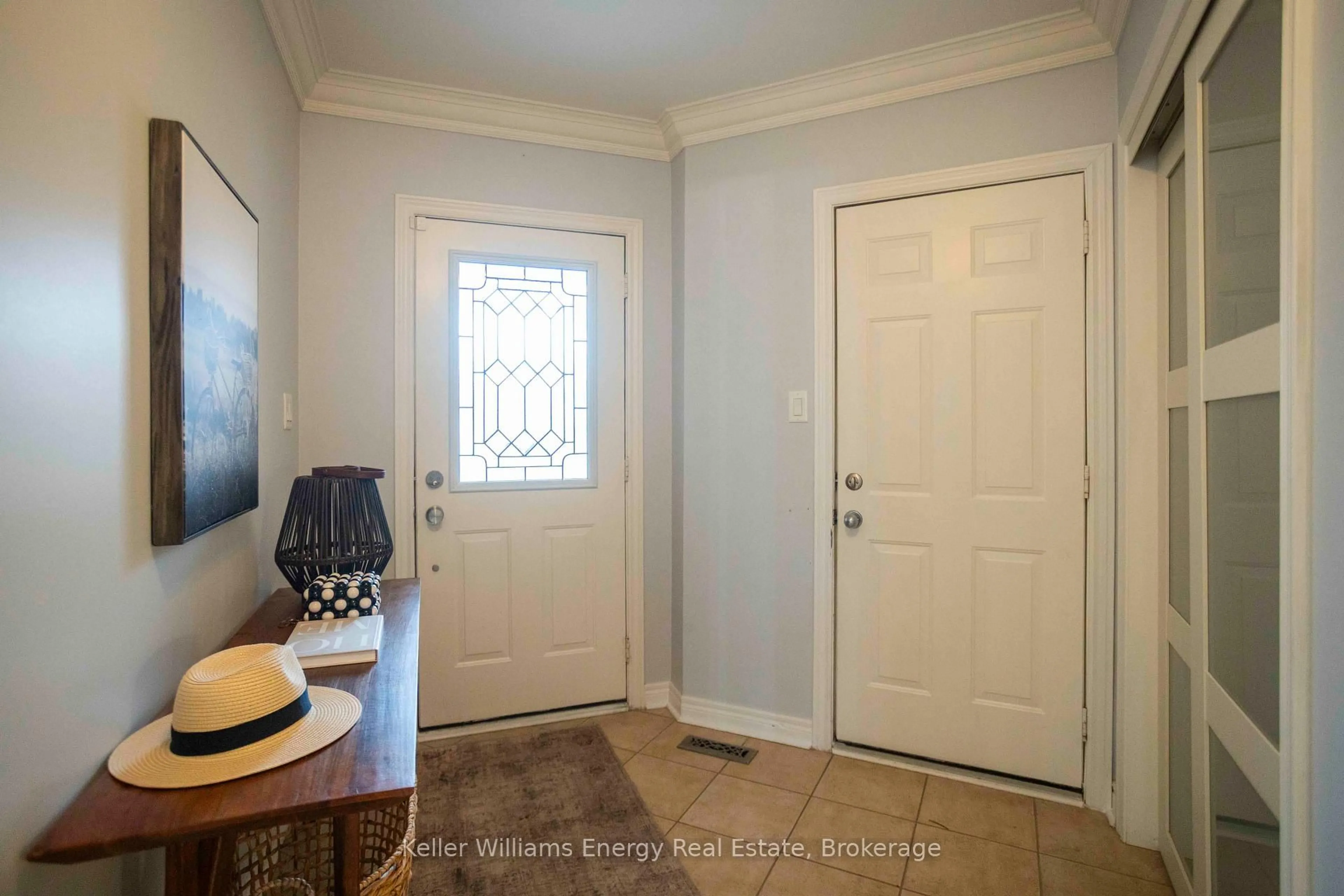 Indoor entryway for 113 Isaac Murray Ave, Vaughan Ontario L6A 2S8