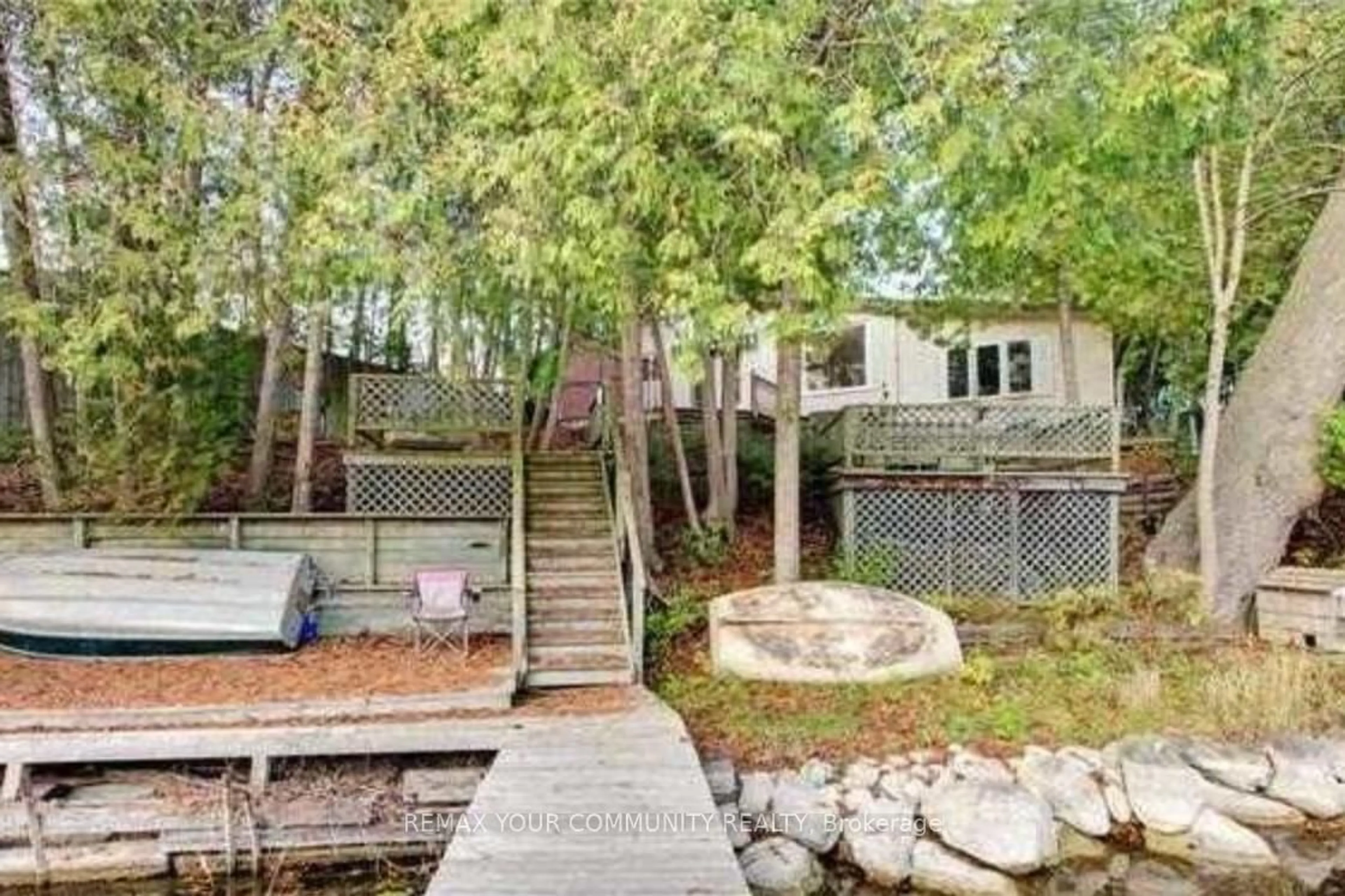 A pic from outside/outdoor area/front of a property/back of a property/a pic from drone, unknown for 184 Riverbank Dr, Georgina Ontario L0E 1N0