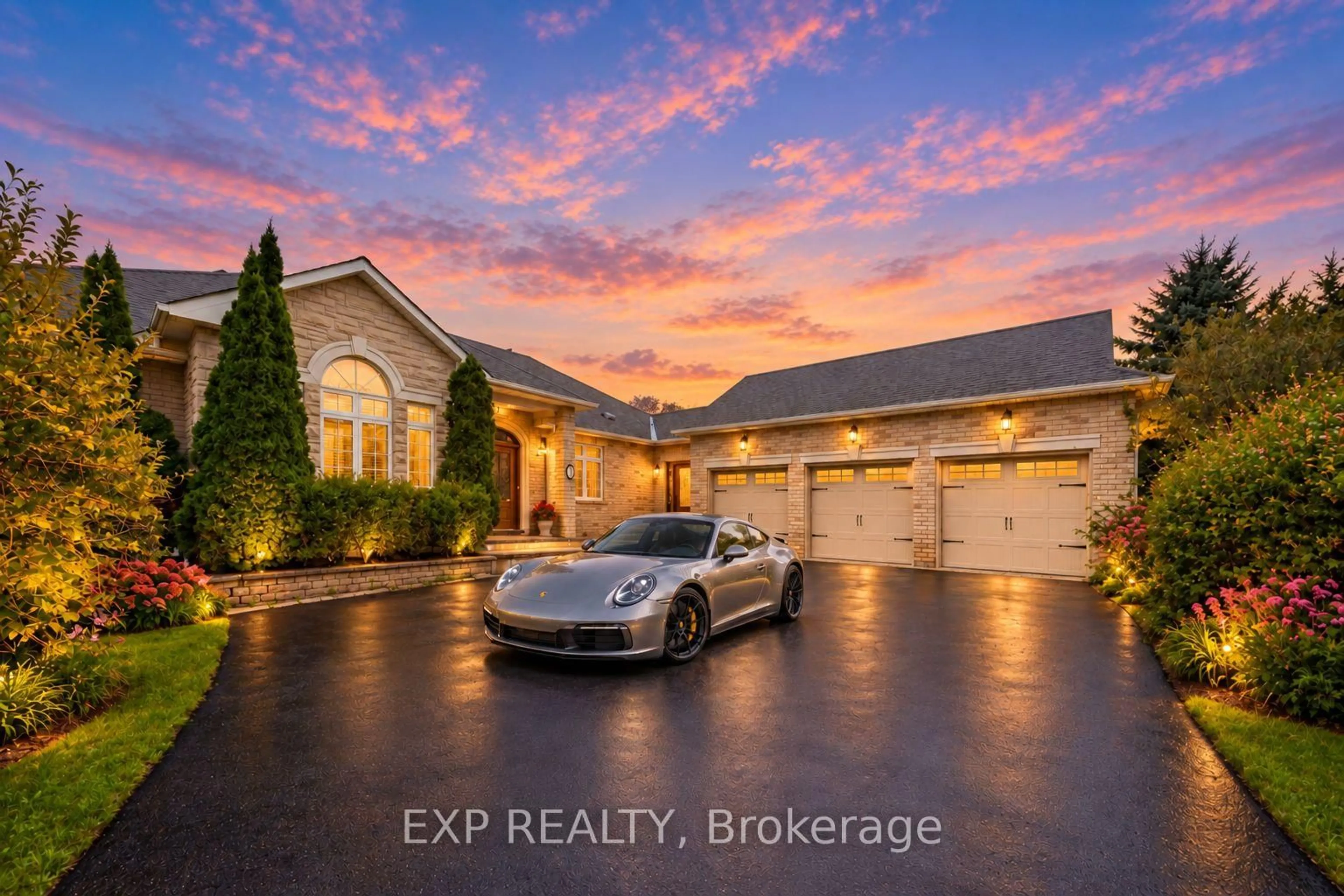 Indoor garage for 16 Hill Top Tr, Whitchurch-Stouffville Ontario L4A 7X4