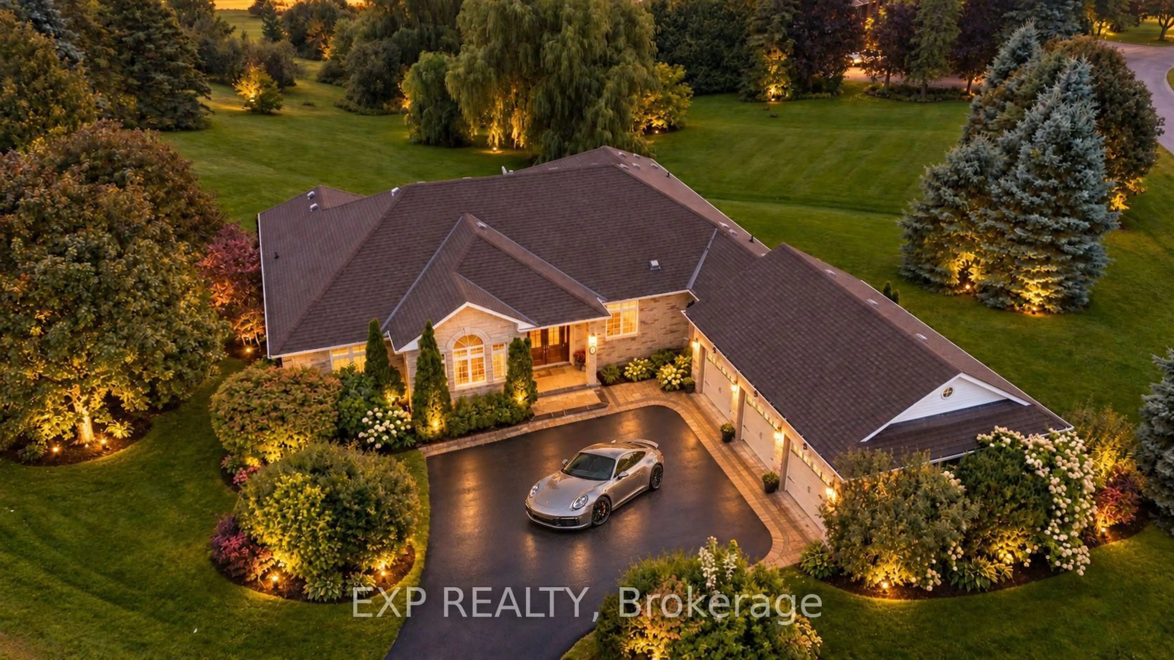 A pic from outside/outdoor area/front of a property/back of a property/a pic from drone, street for 16 Hill Top Tr, Whitchurch-Stouffville Ontario L4A 7X4