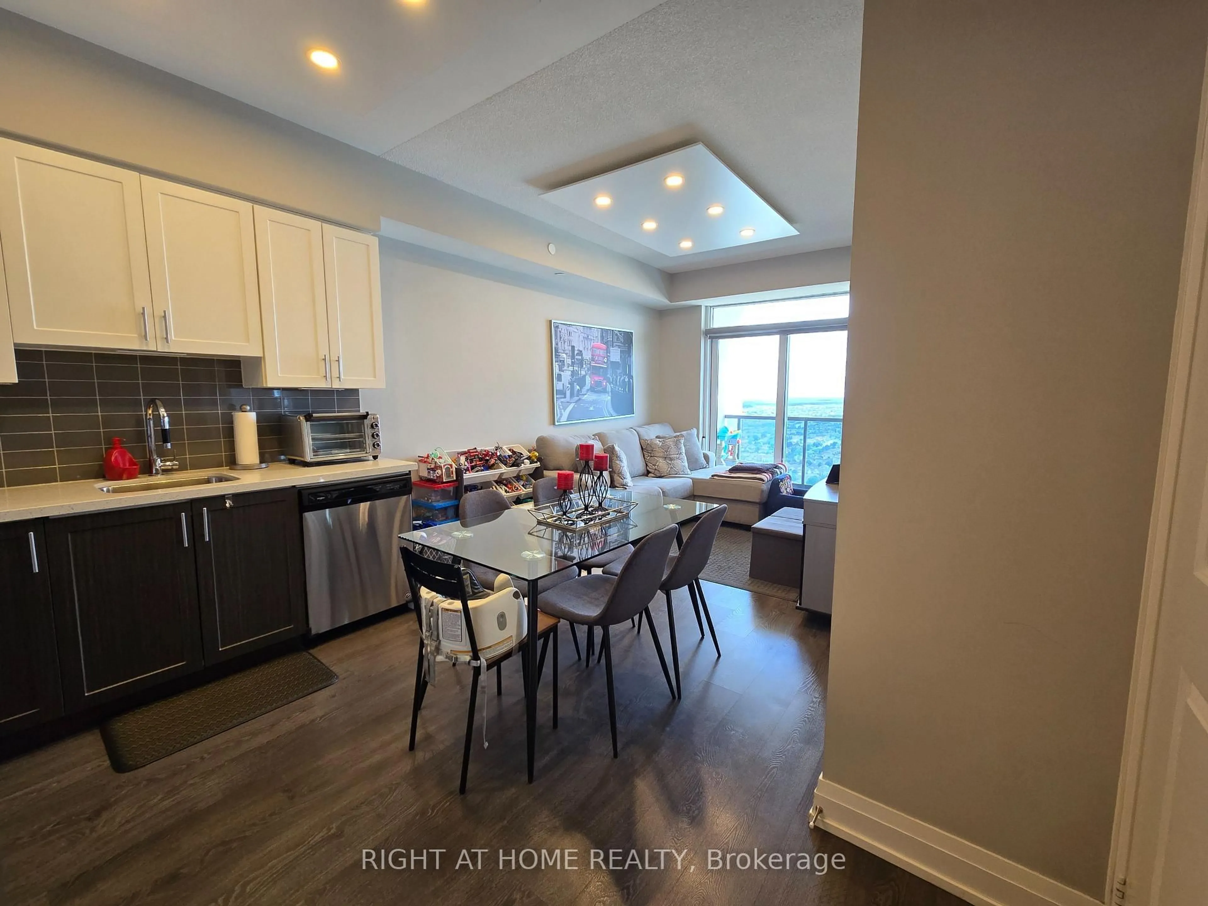 A pic of a room for 3600 Highway 7 Rd #LPH03, Vaughan Ontario L4L 0G7