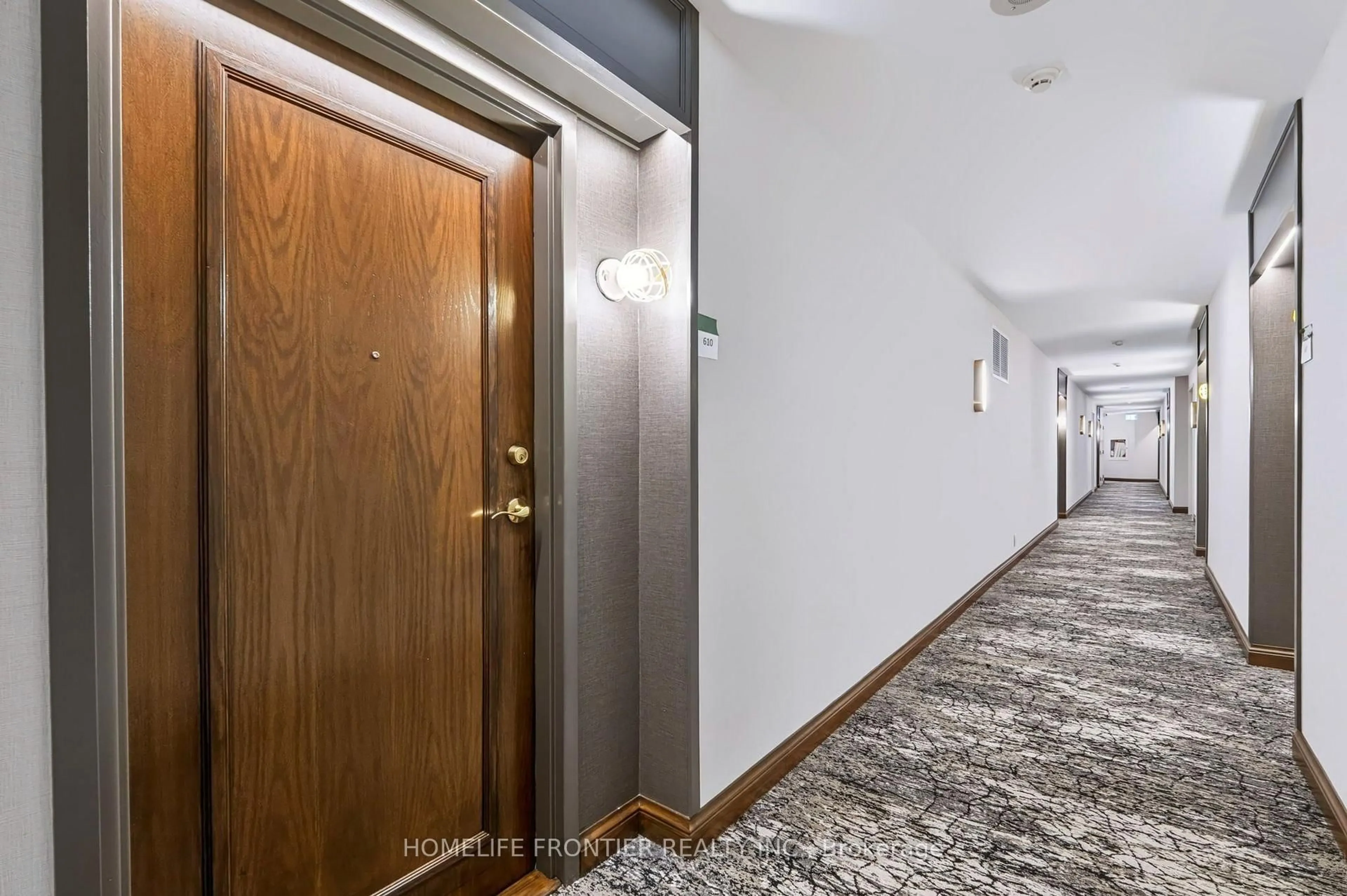 Indoor foyer for 745 New Westminster Dr #610, Vaughan Ontario L4J 8J9