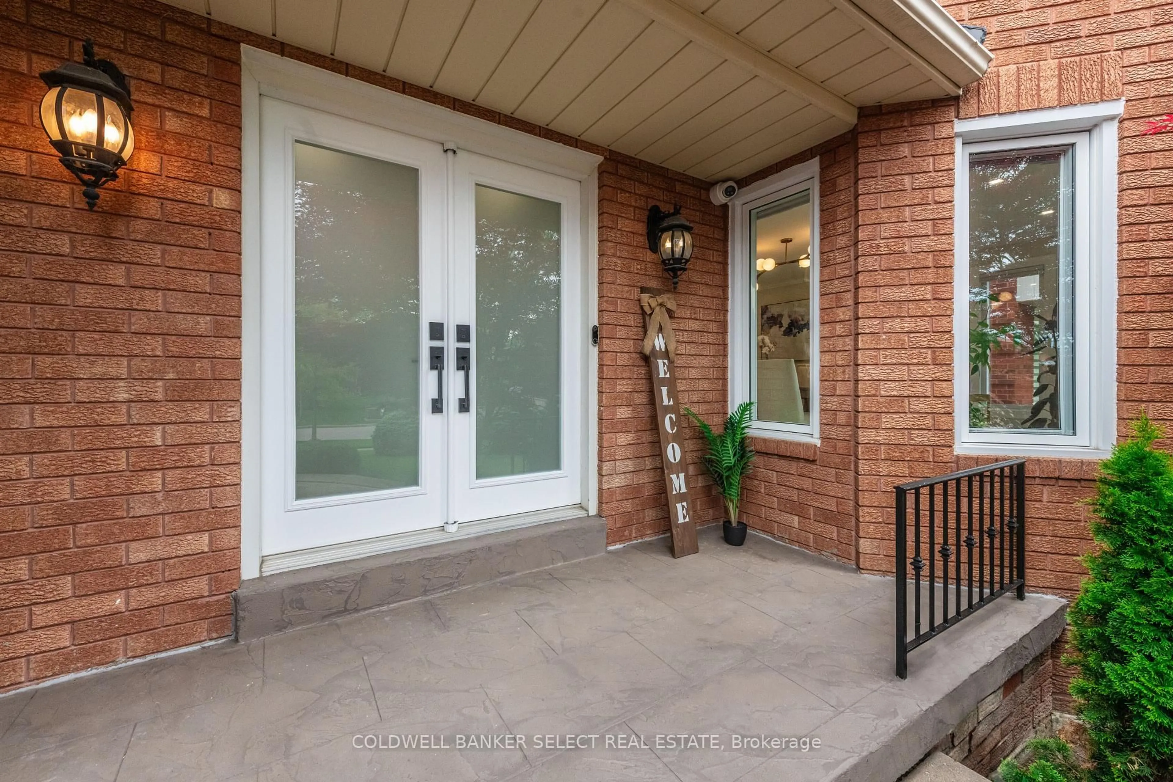 Indoor entryway for 154 Conti Cres, Vaughan Ontario L4L 6V4