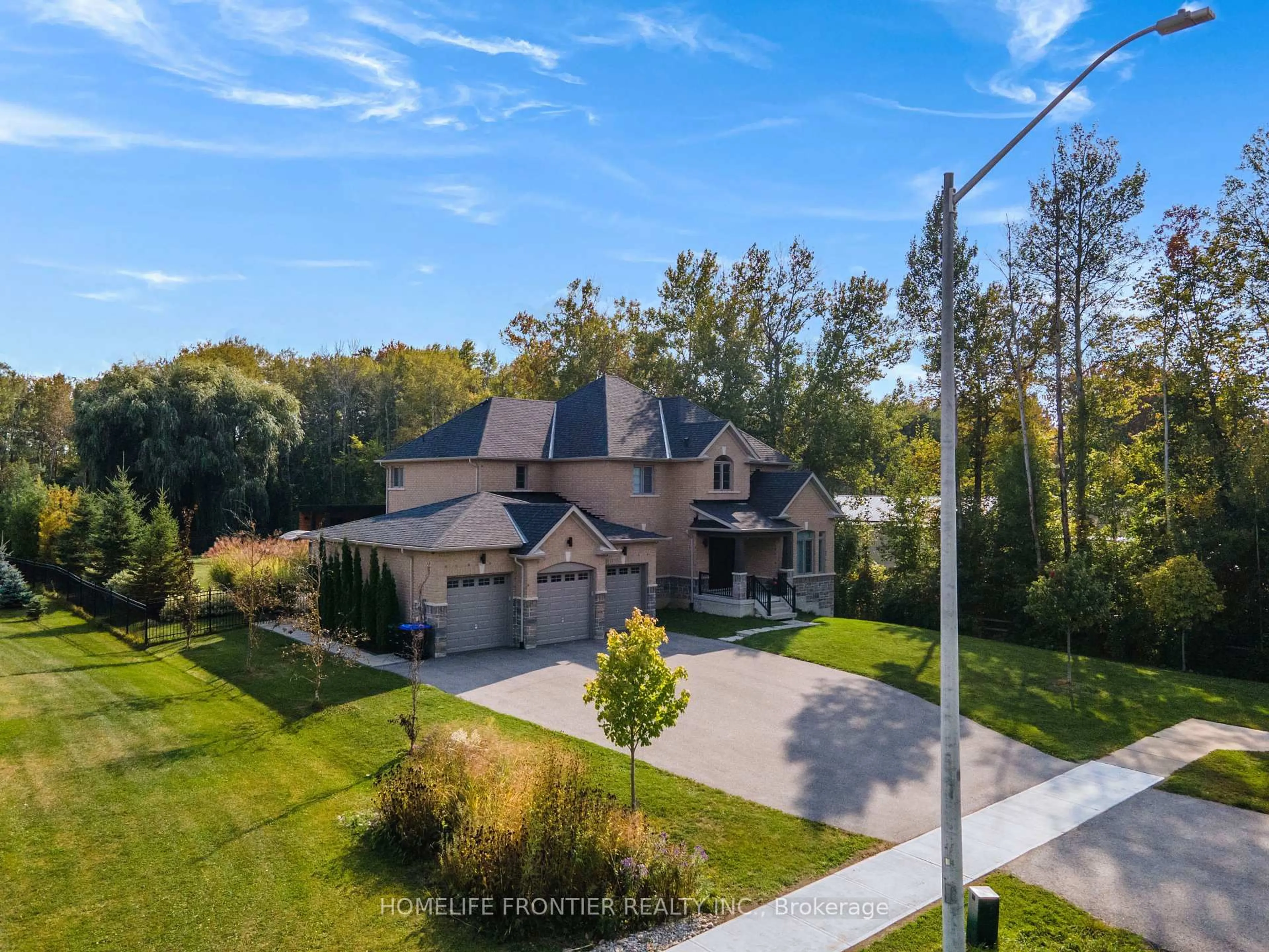 A pic from outside/outdoor area/front of a property/back of a property/a pic from drone, street for 1195 Shore Acres Dr, Innisfil Ontario L0L 1R0