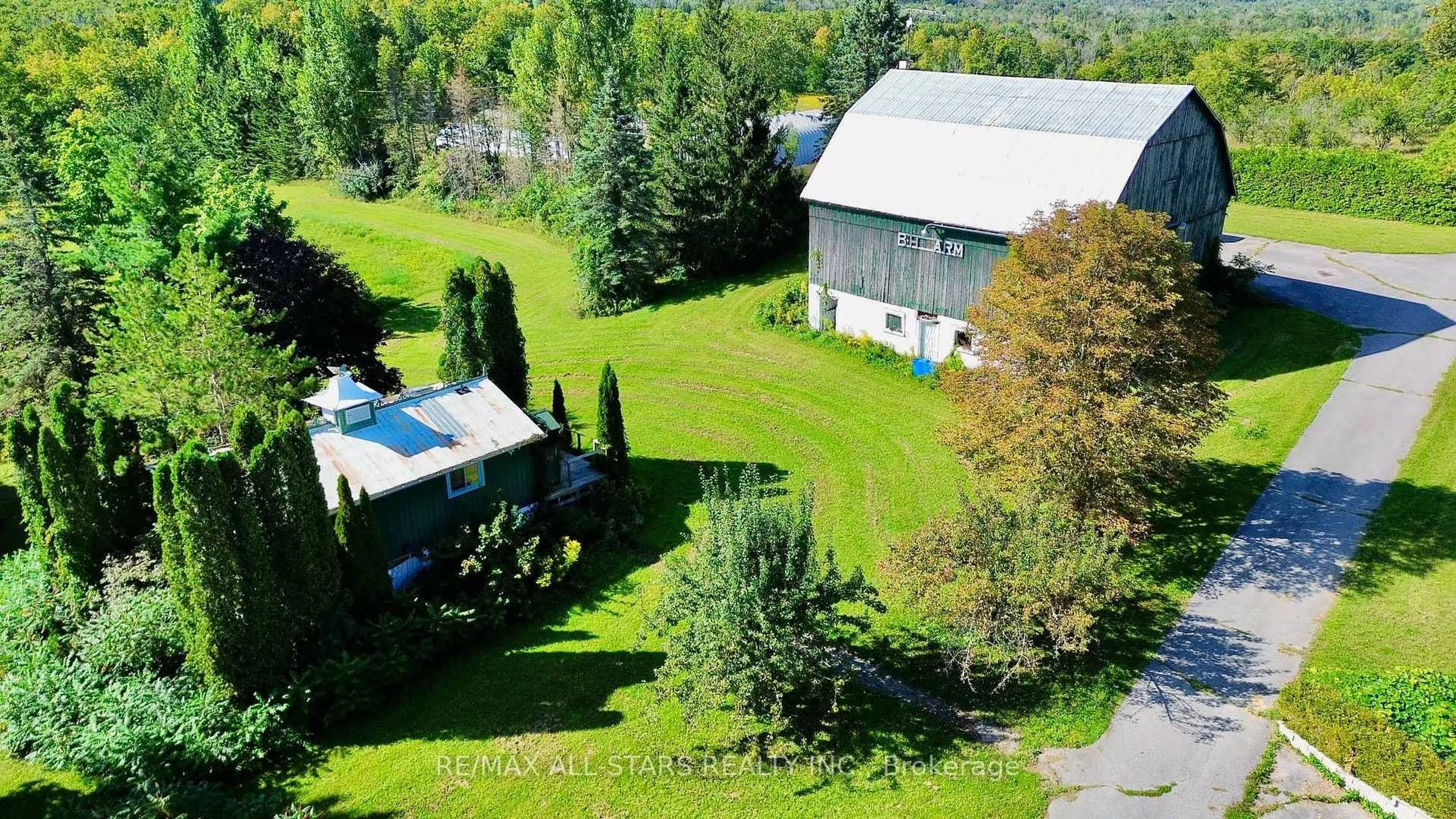 A pic from outside/outdoor area/front of a property/back of a property/a pic from drone, unknown for 14200 Sideroad 18, Brock Ontario L0C 1H0