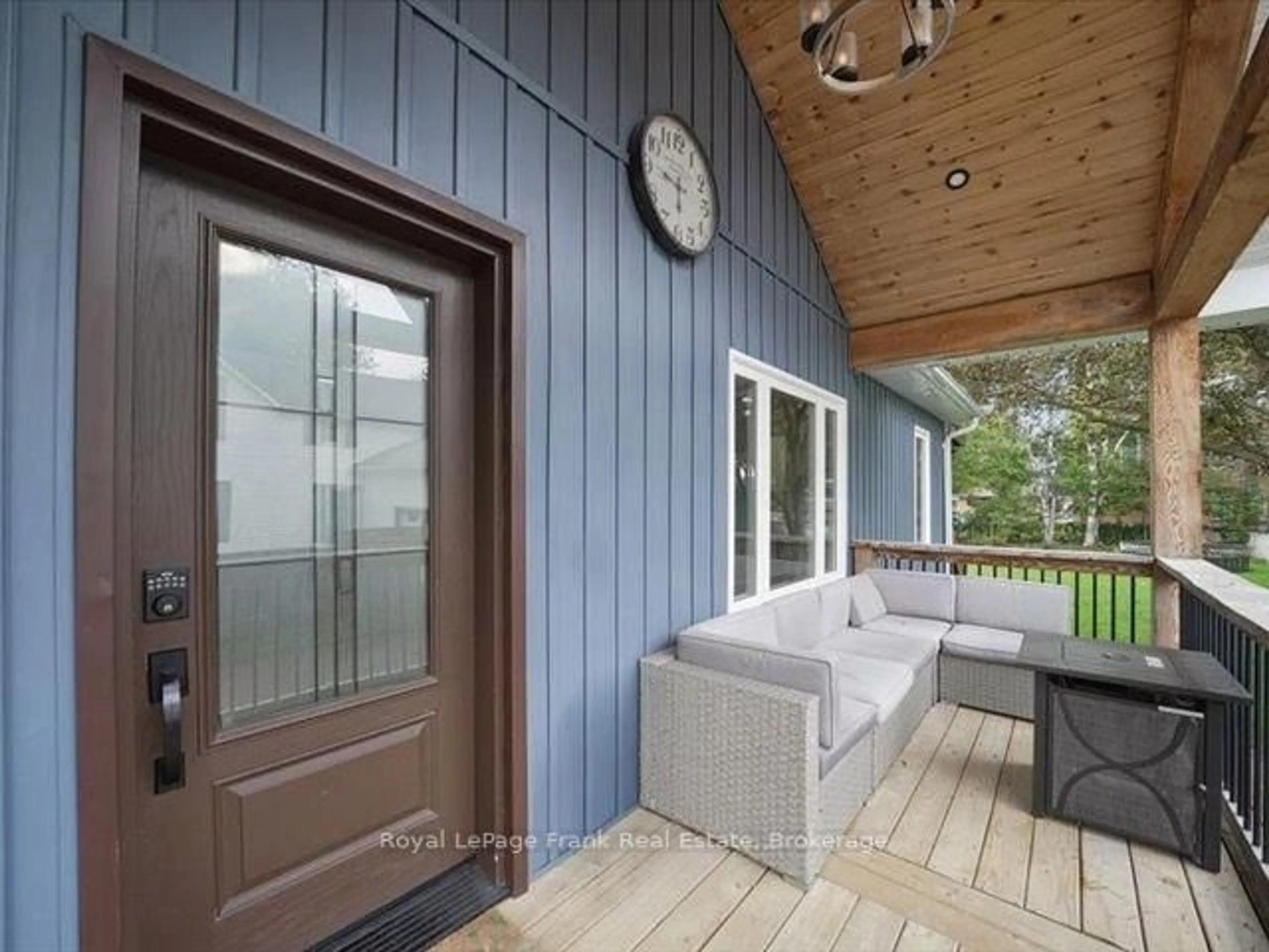 Indoor entryway for 11 Maple St, Brock Ontario L0C 1H0
