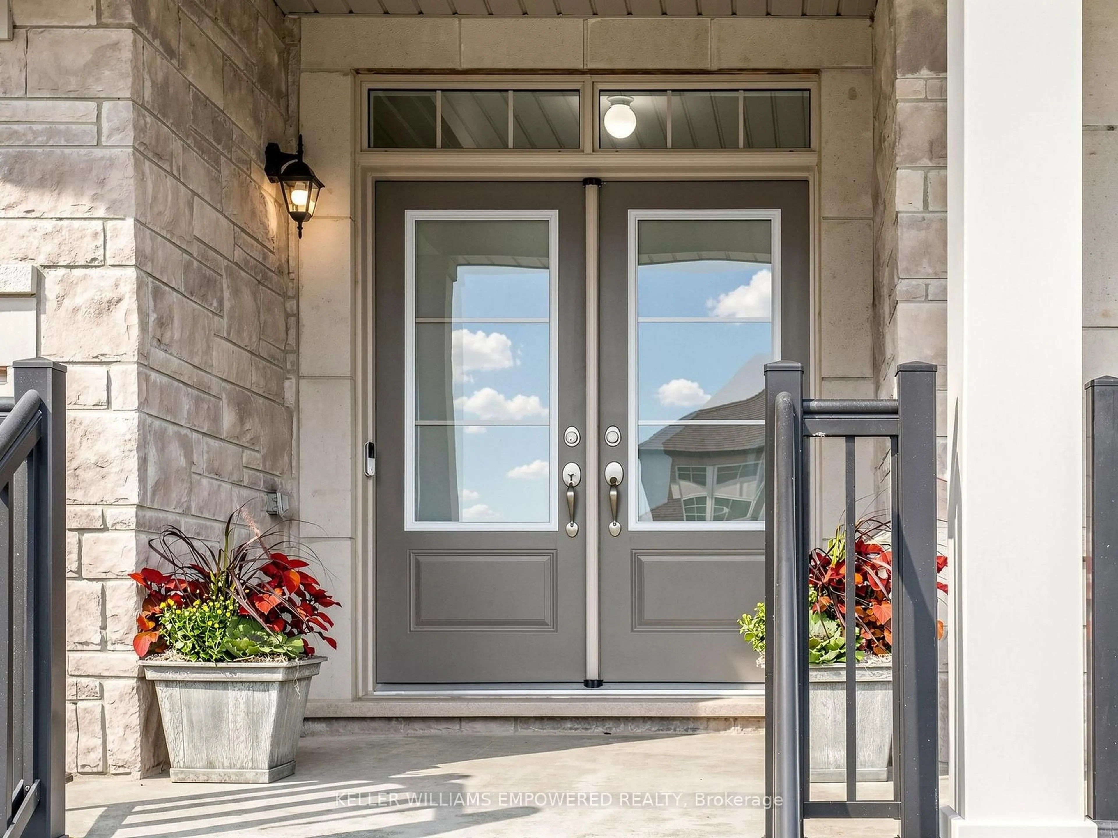 Indoor entryway for 1441 Broderick St, Innisfil Ontario L9S 0P4