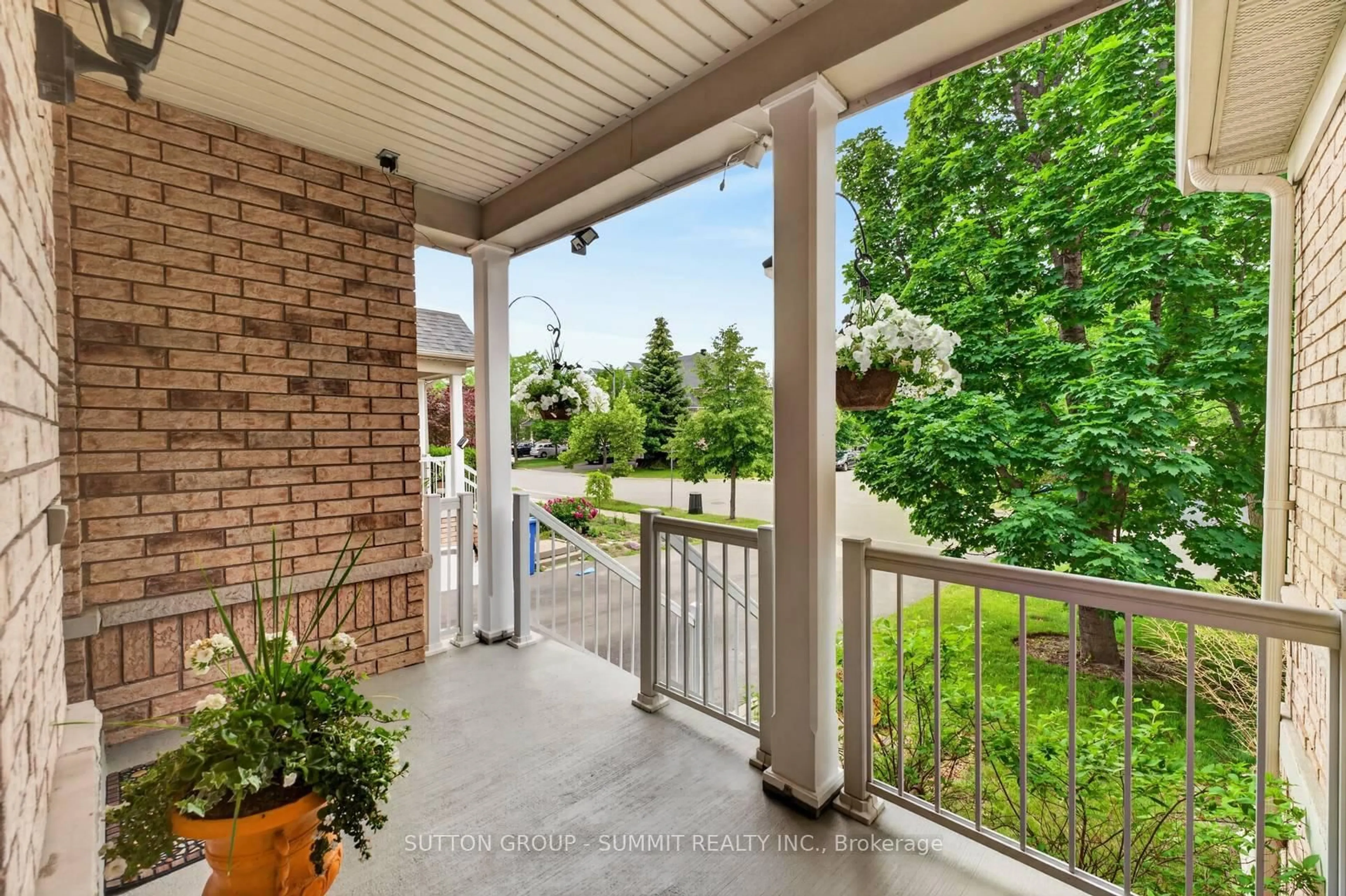 Patio, street for 187 Kirkvalley Cres, Aurora Ontario L4G 7S4