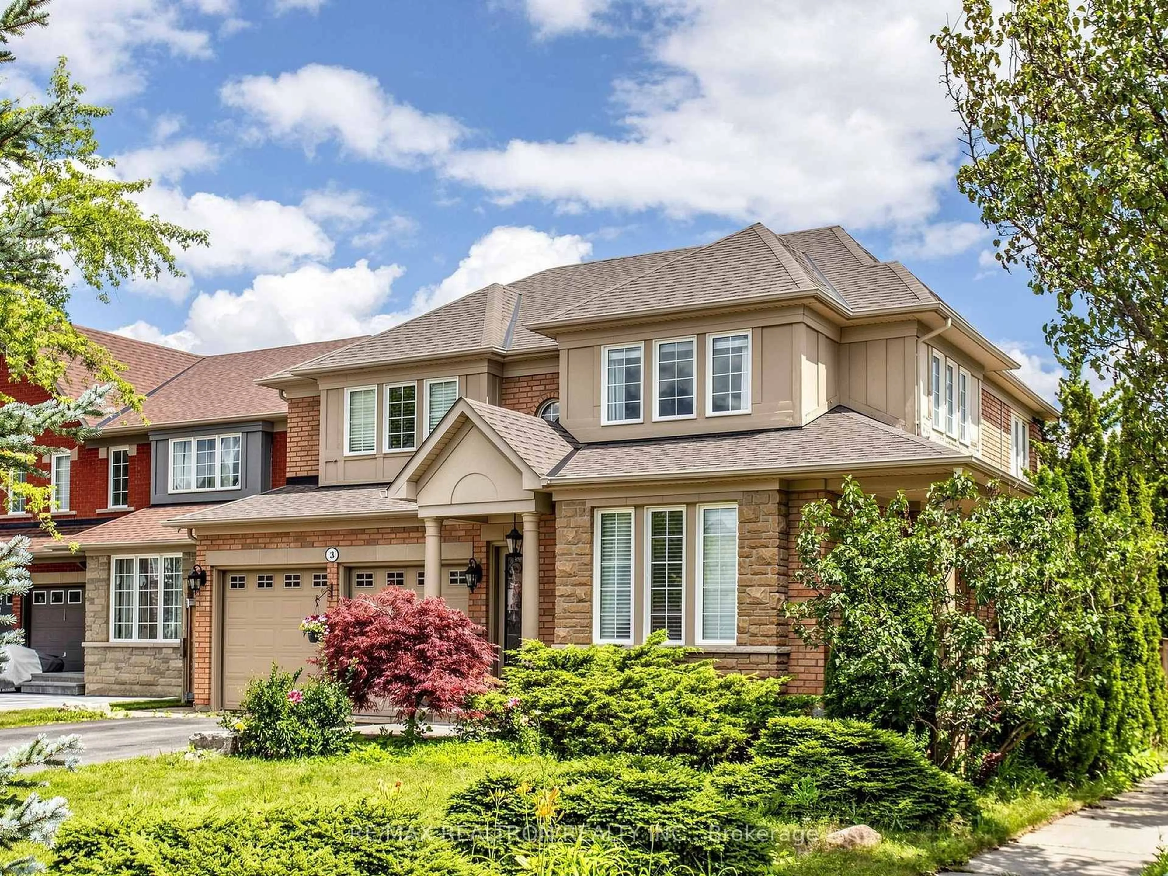 Home with brick exterior material, street for 3 Lisa Brown Crt, Richmond Hill Ontario L4E 4K9