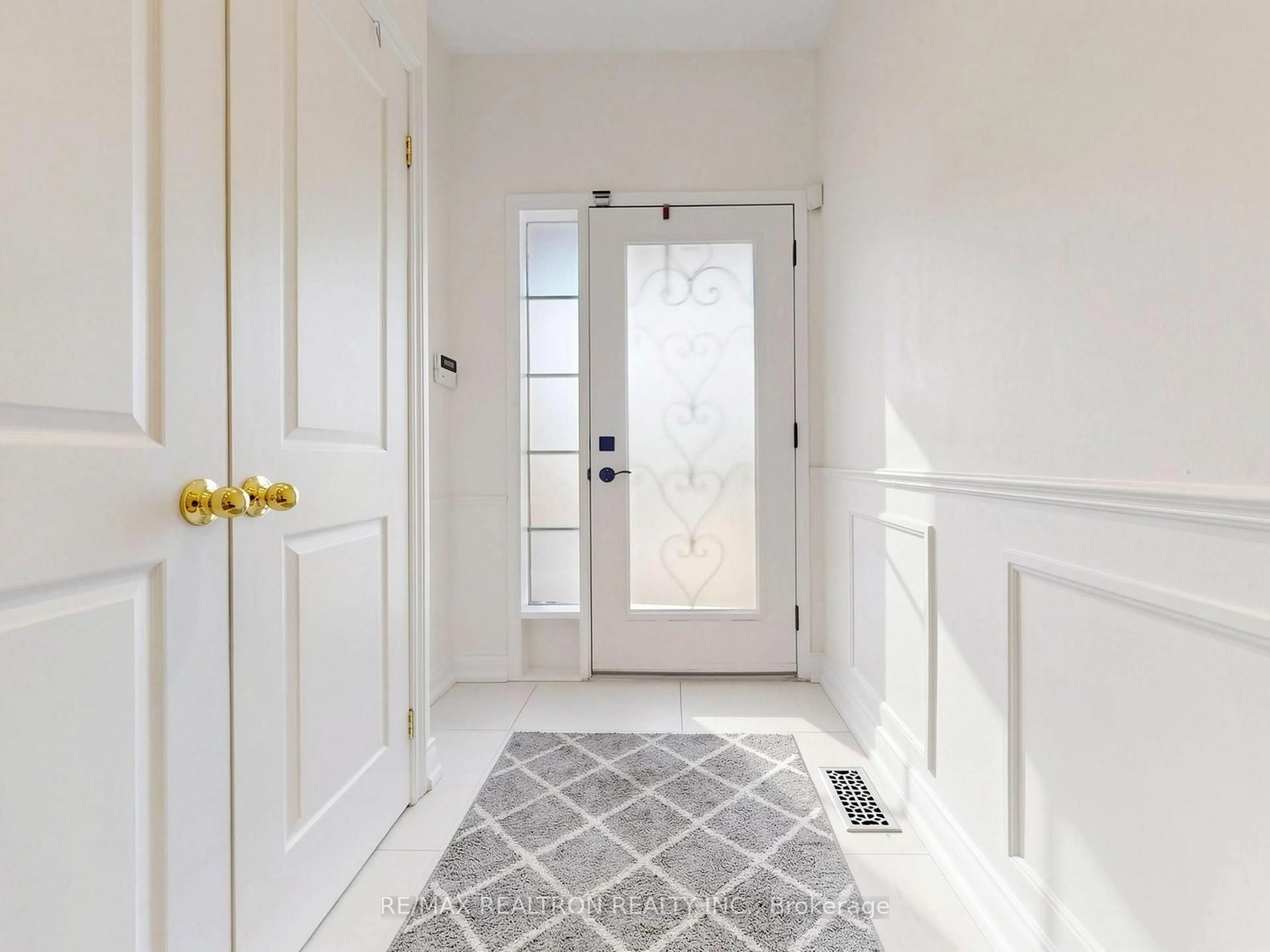 Indoor entryway for 3 Lisa Brown Crt, Richmond Hill Ontario L4E 4K9