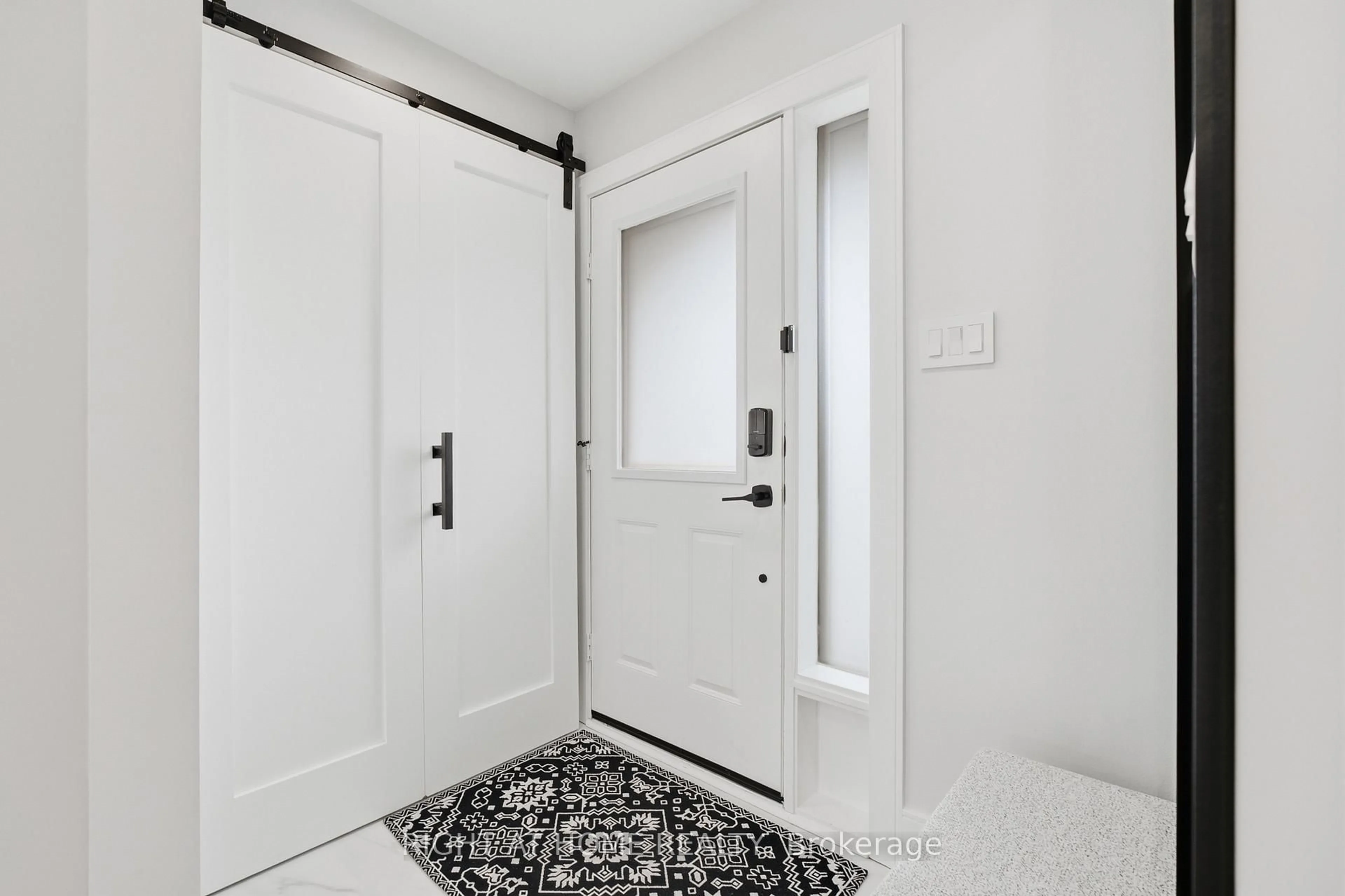 Indoor entryway for 217 Rosanna Cres, Vaughan Ontario L6A 2T3