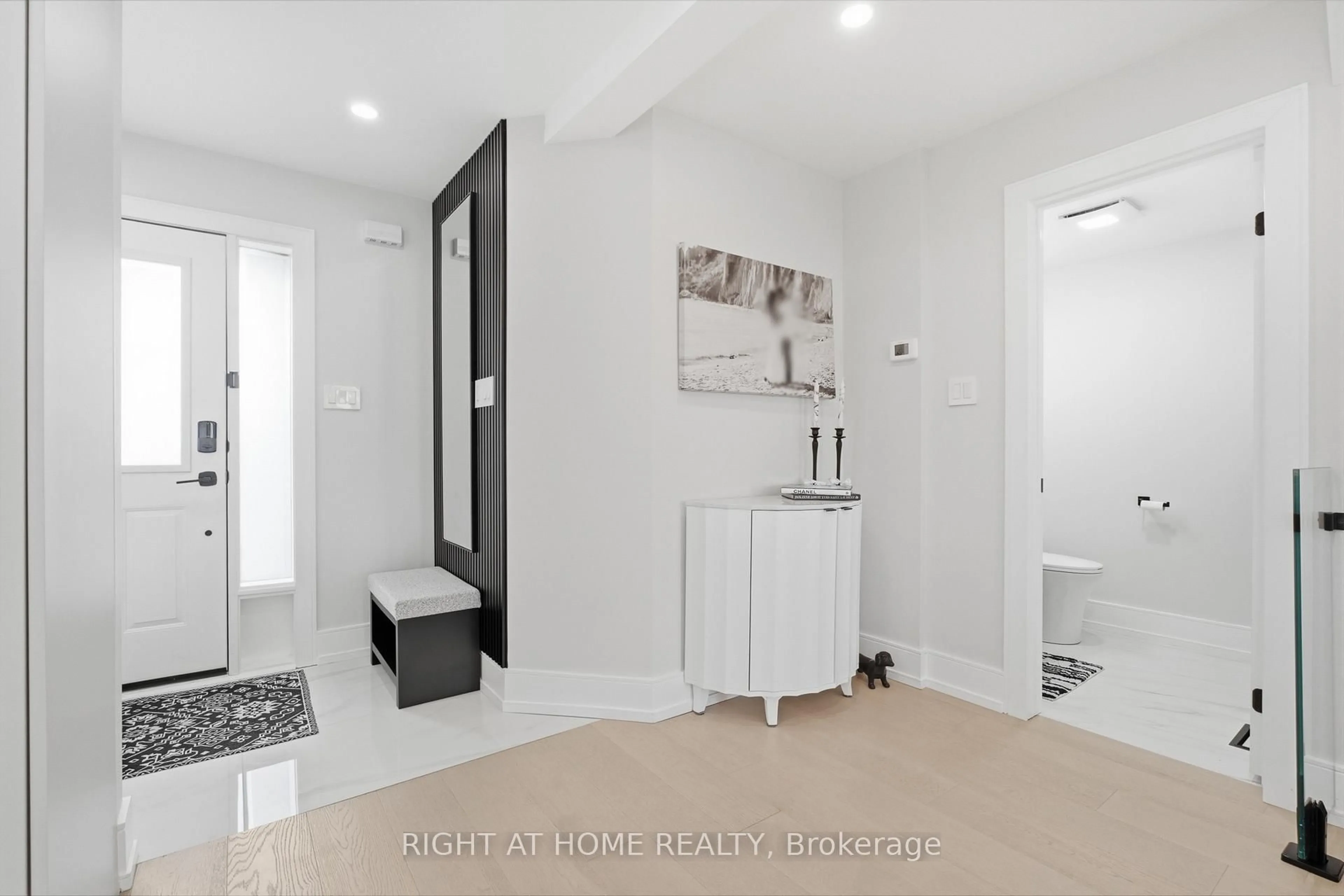 Indoor entryway for 217 Rosanna Cres, Vaughan Ontario L6A 2T3