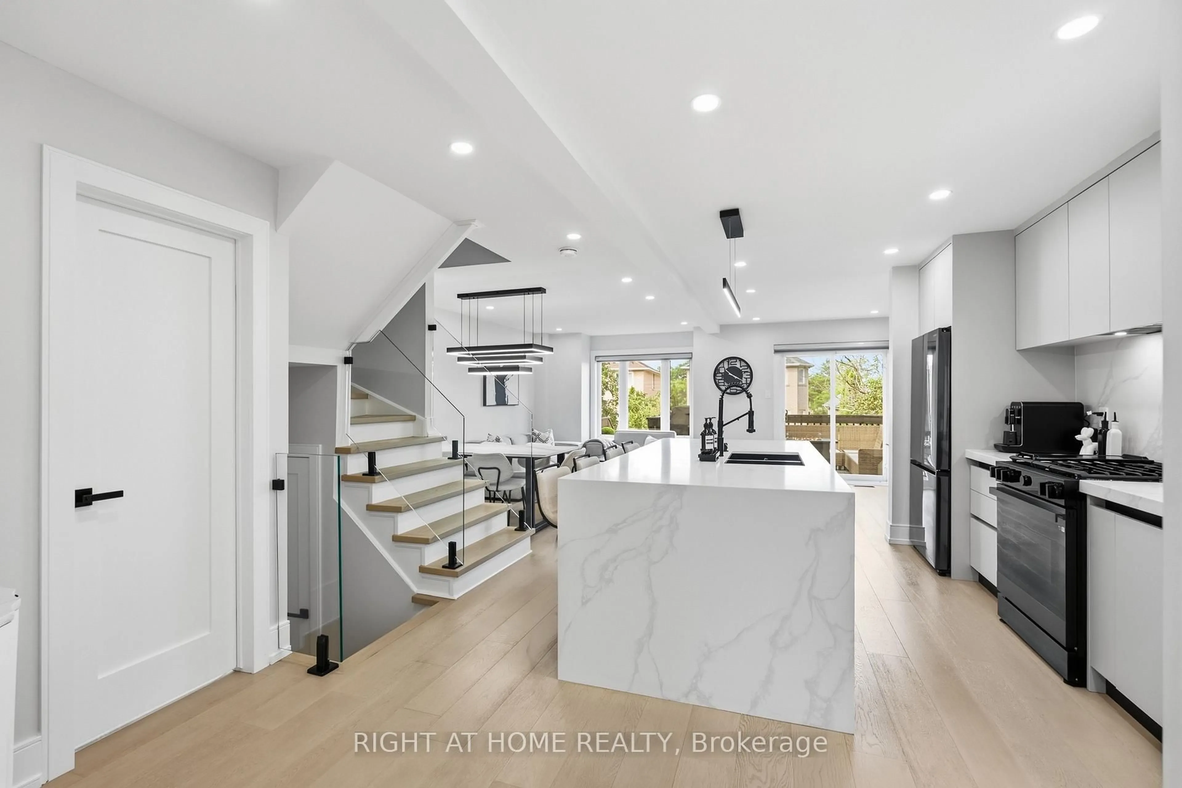Open concept kitchen, ceramic/tile floor for 217 Rosanna Cres, Vaughan Ontario L6A 2T3