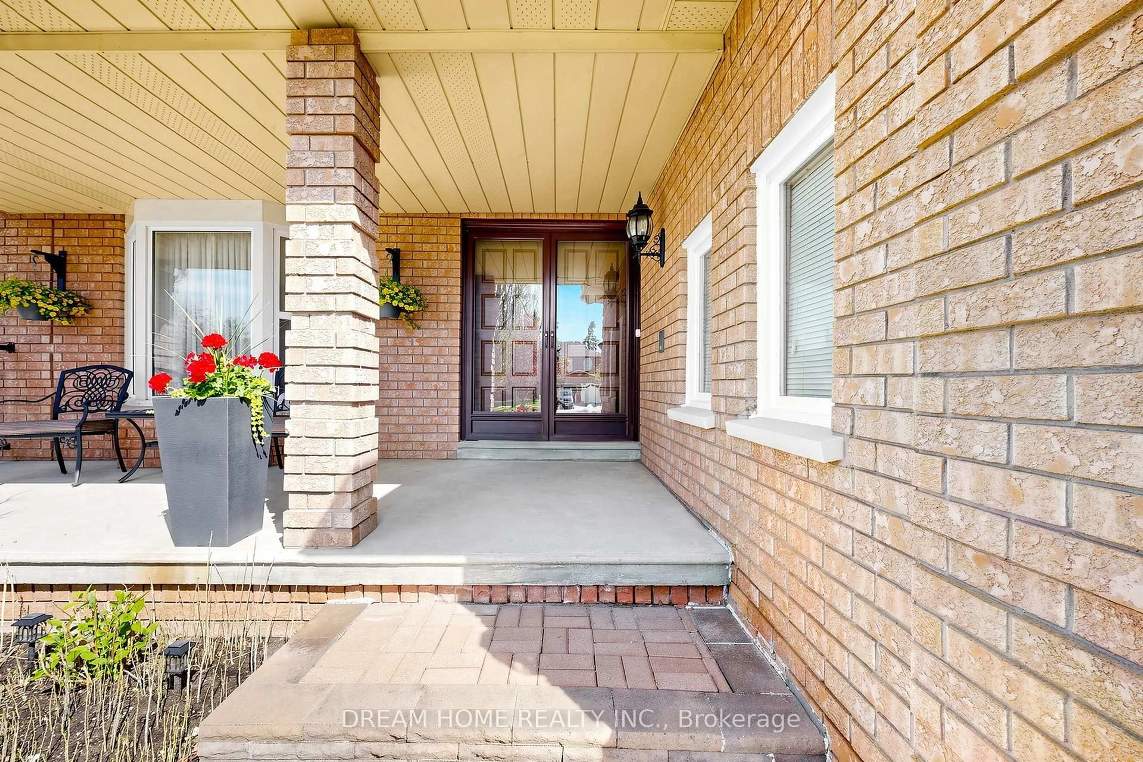 Indoor entryway for 312 Valeria Blvd, Vaughan Ontario L4L 6V7
