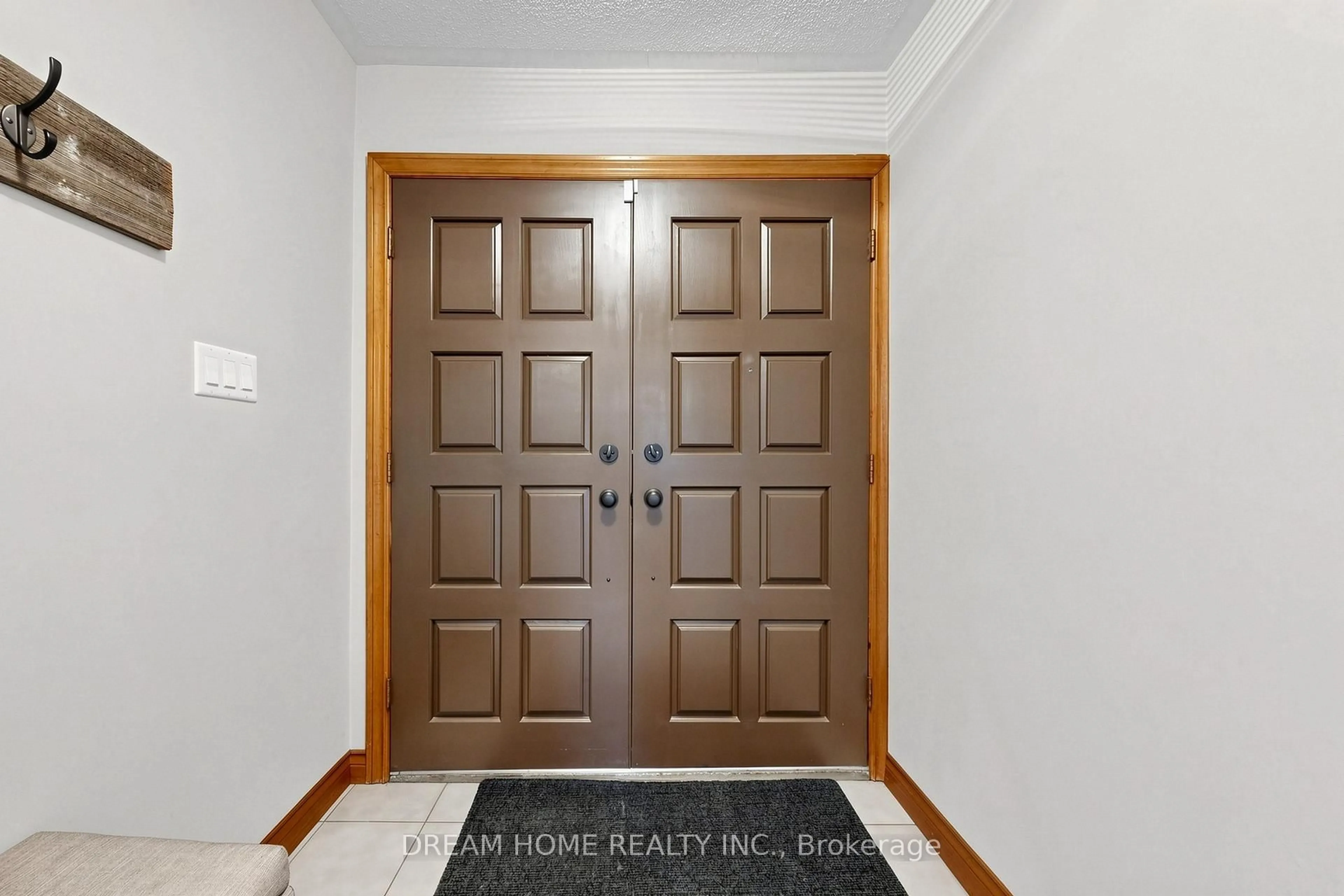 Indoor entryway for 312 Valeria Blvd, Vaughan Ontario L4L 6V7