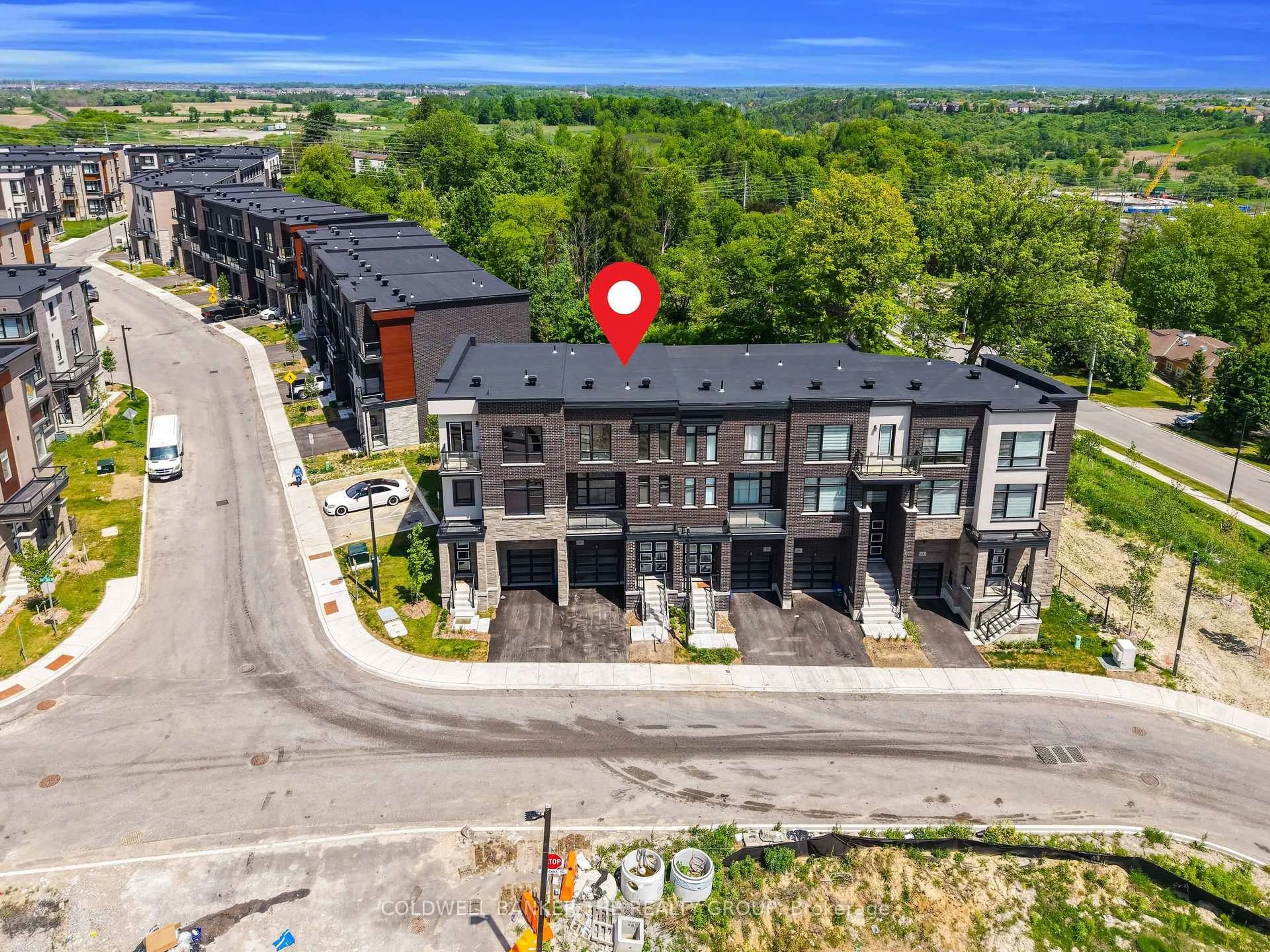 A pic from outside/outdoor area/front of a property/back of a property/a pic from drone, mountain view for 24 Wascana Rd, Vaughan Ontario L4H 5H1