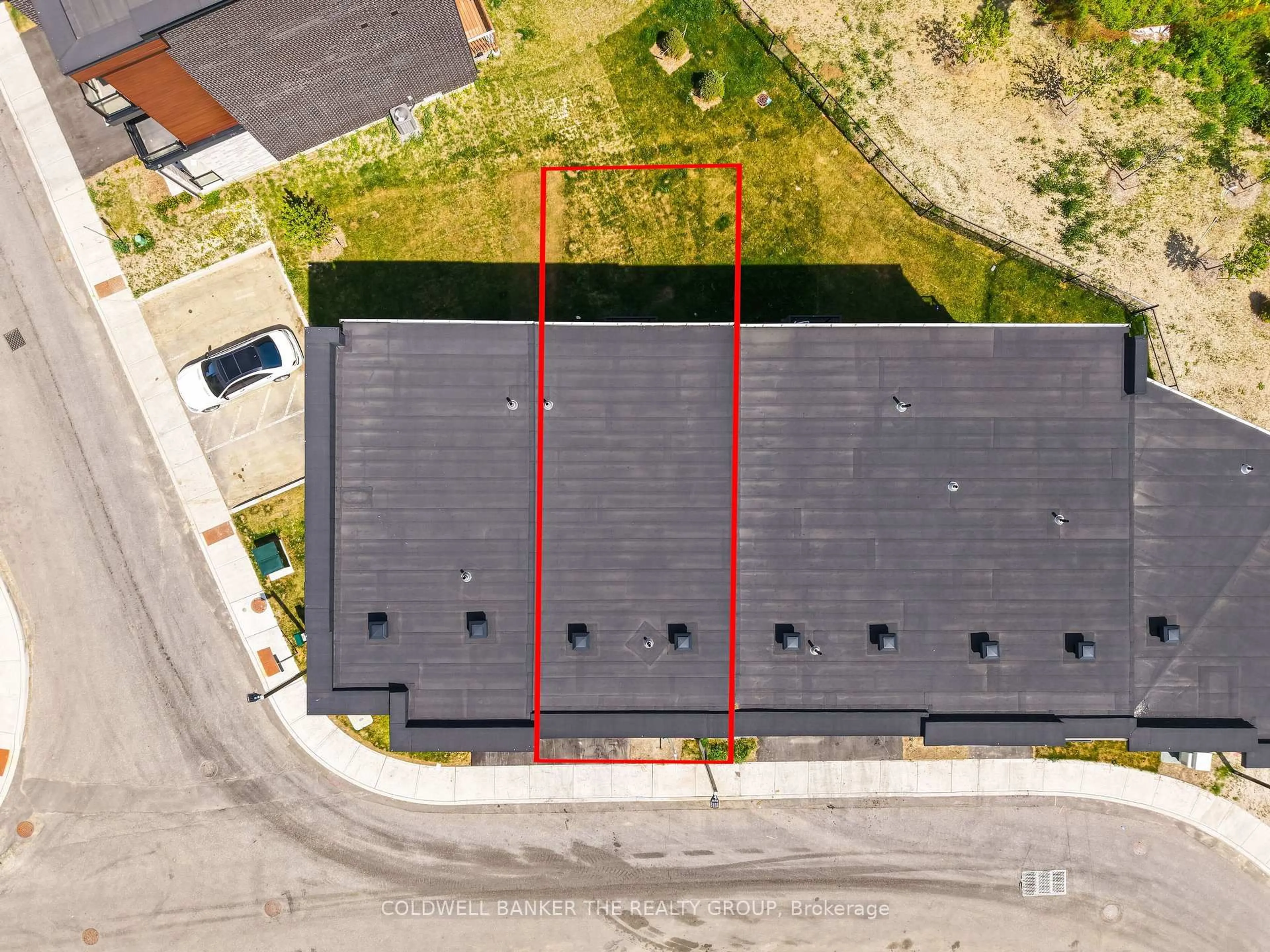 A pic from outside/outdoor area/front of a property/back of a property/a pic from drone, building for 24 Wascana Rd, Vaughan Ontario L4H 5H1