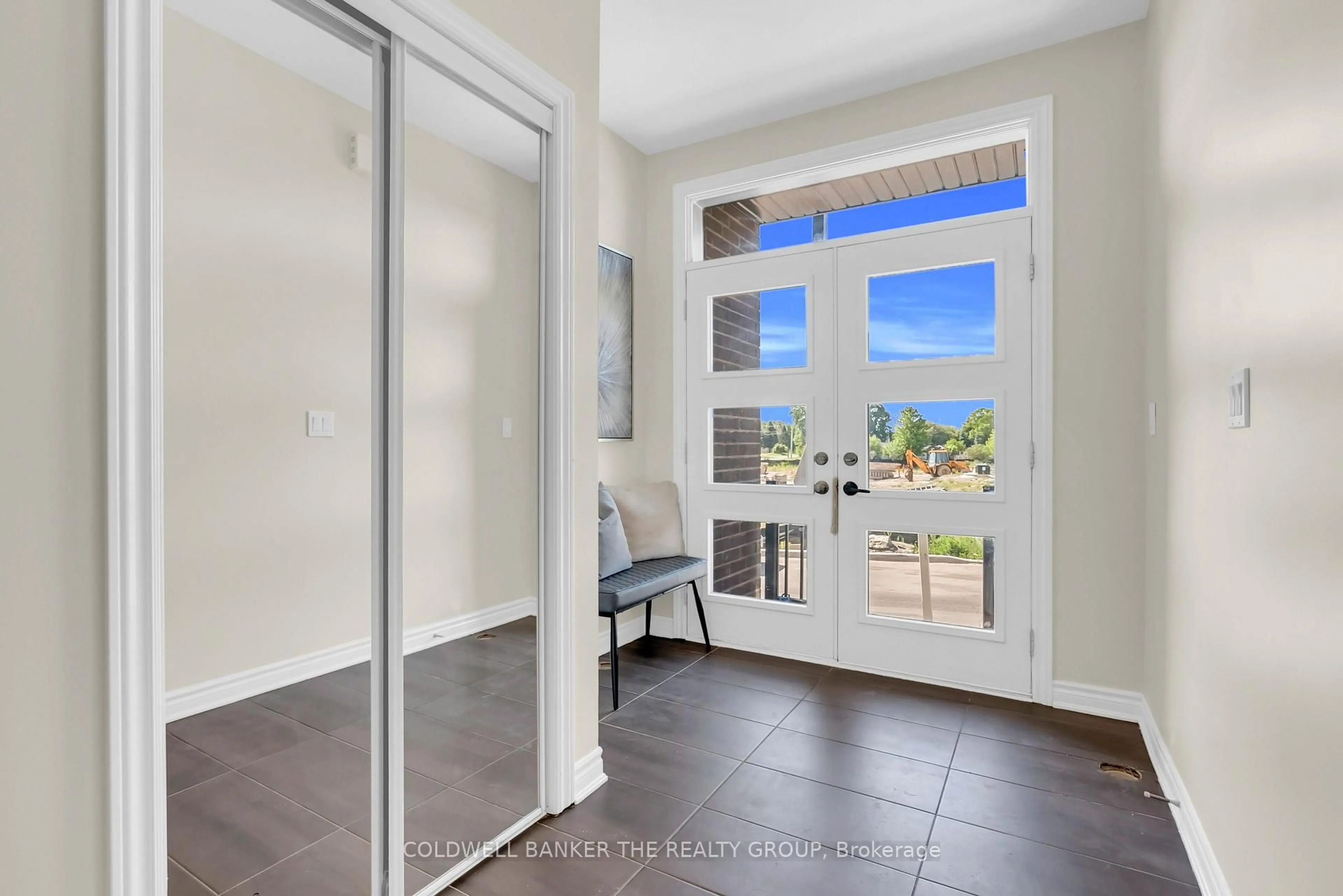 Indoor entryway for 24 Wascana Rd, Vaughan Ontario L4H 5H1