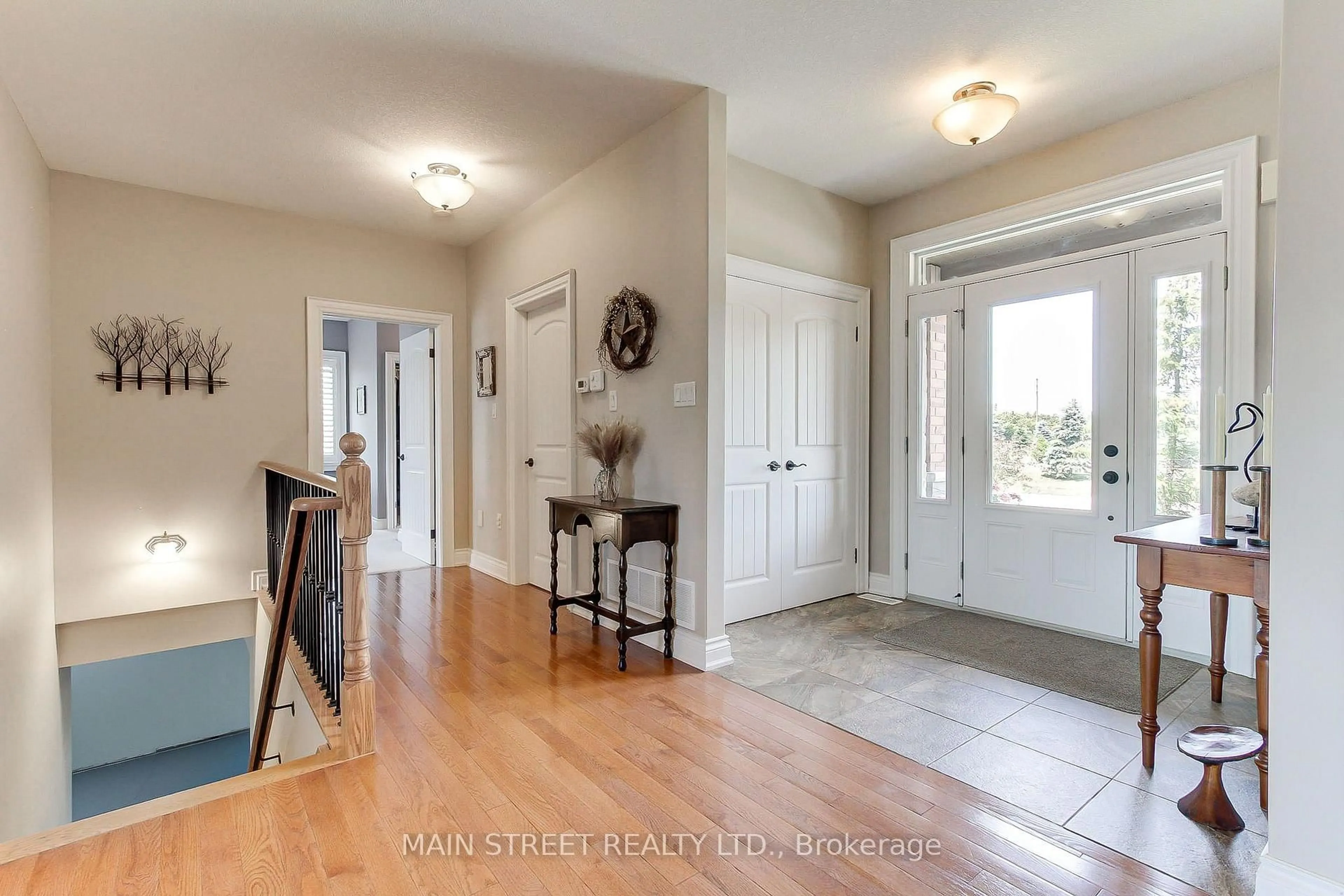Indoor entryway for 13 Brolley Cres, Essa Ontario L0L 1N0