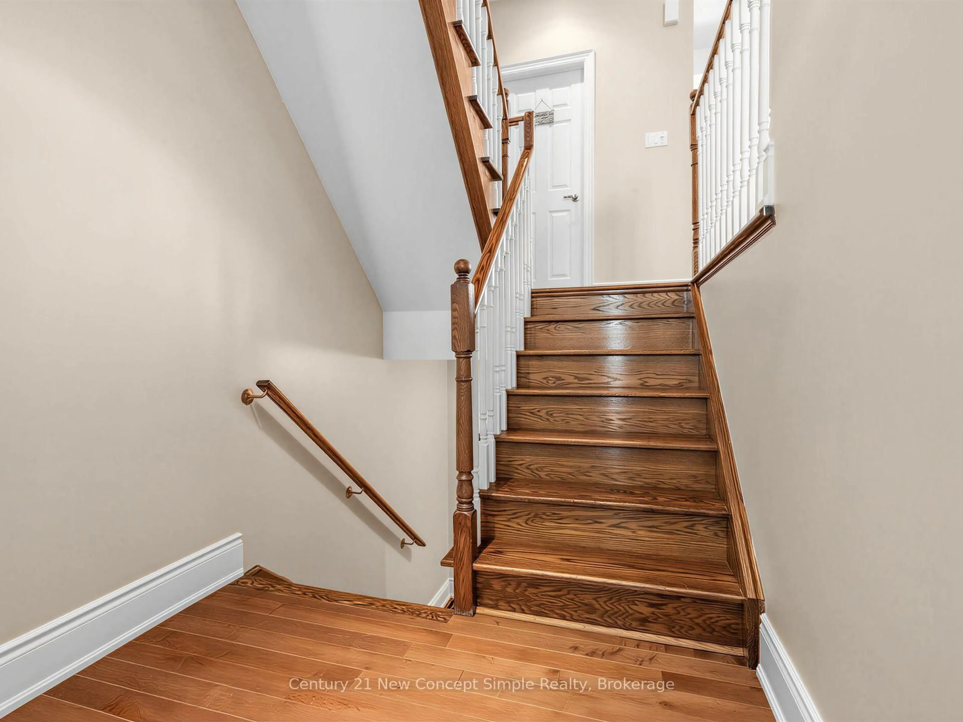 Stairs for 161 Townsgate Dr, Vaughan Ontario L4J 8J5