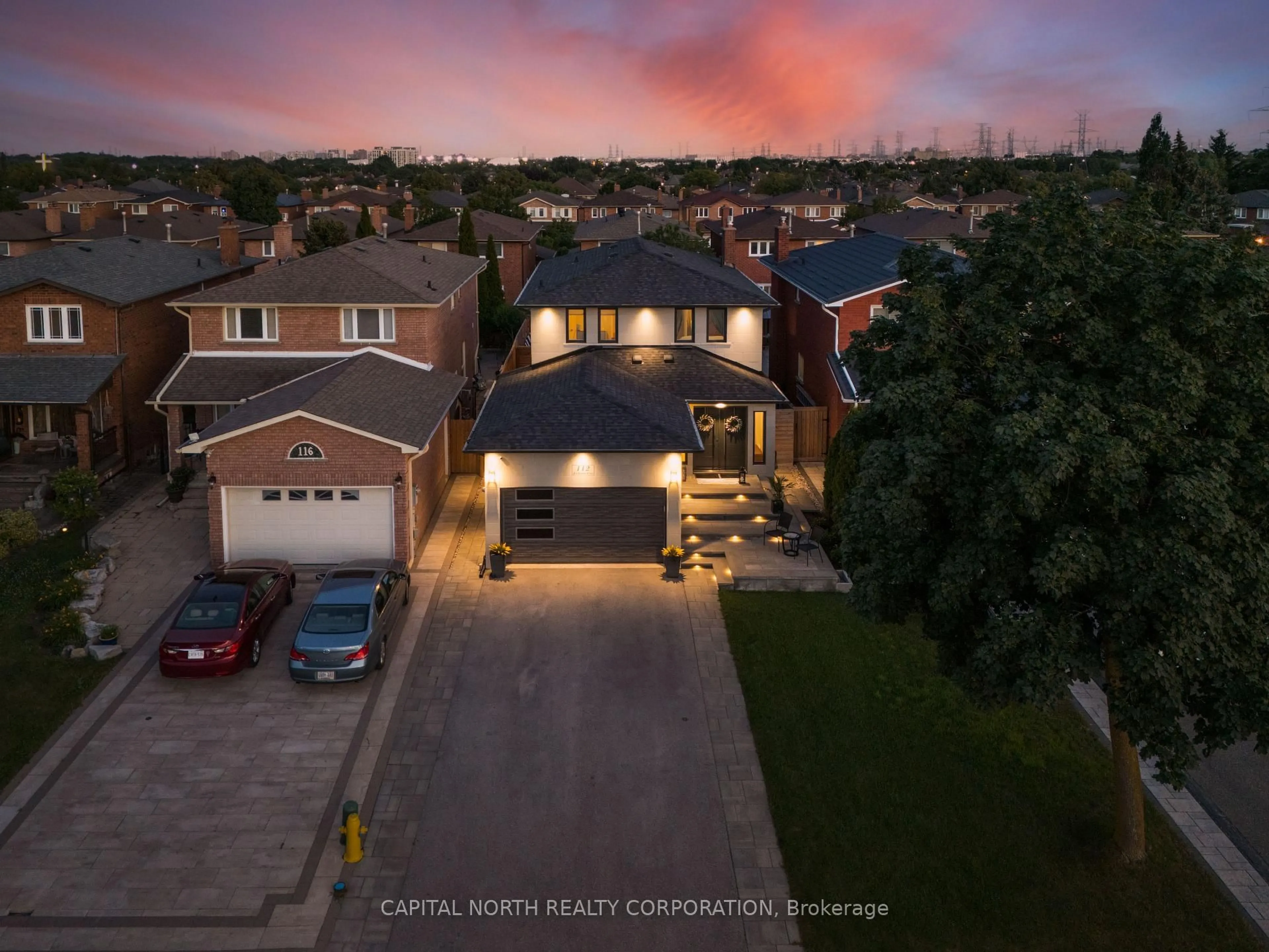 A pic from outside/outdoor area/front of a property/back of a property/a pic from drone, street for 112 Jackman Cres, Vaughan Ontario L4L 6P4