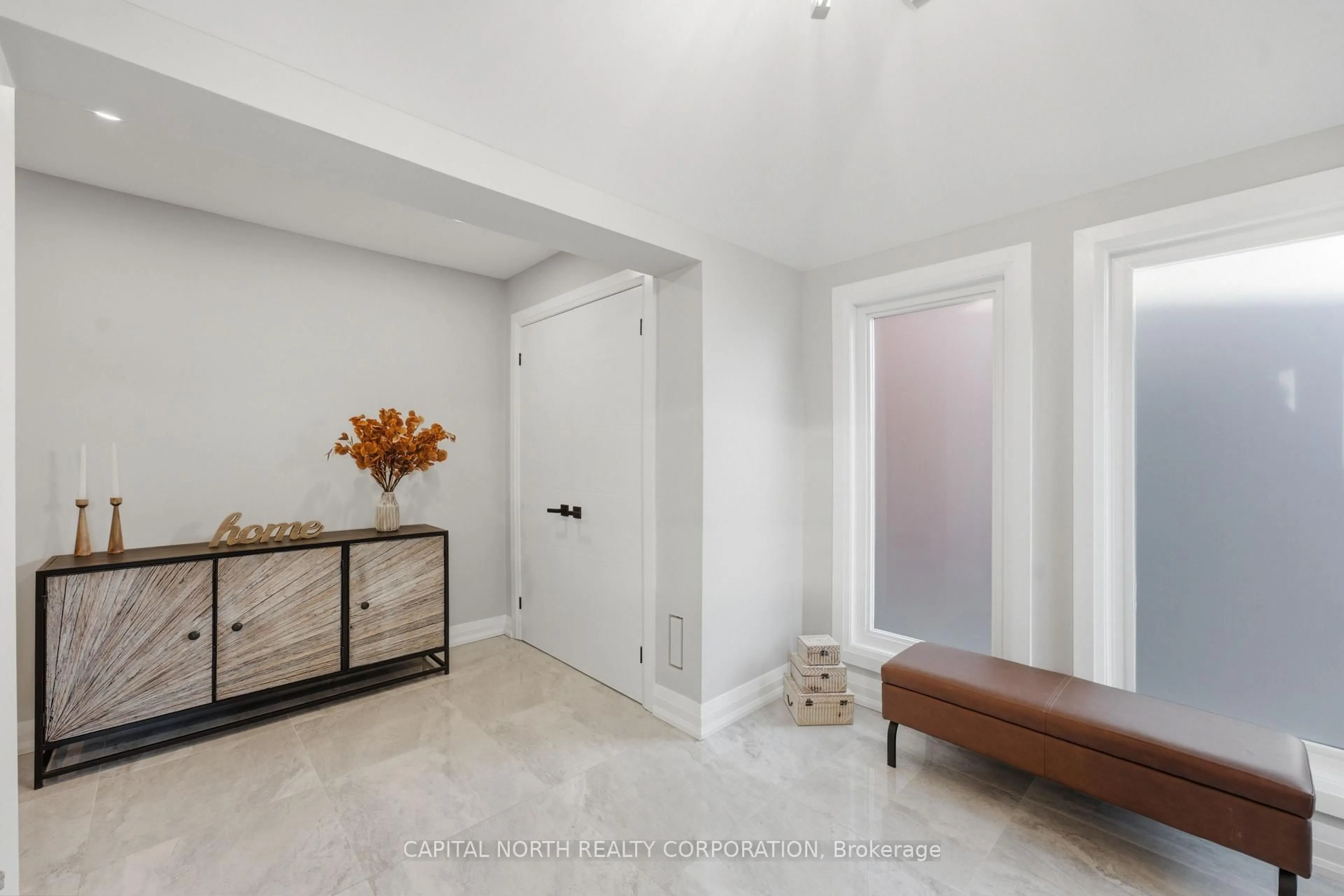 Indoor entryway for 112 Jackman Cres, Vaughan Ontario L4L 6P4