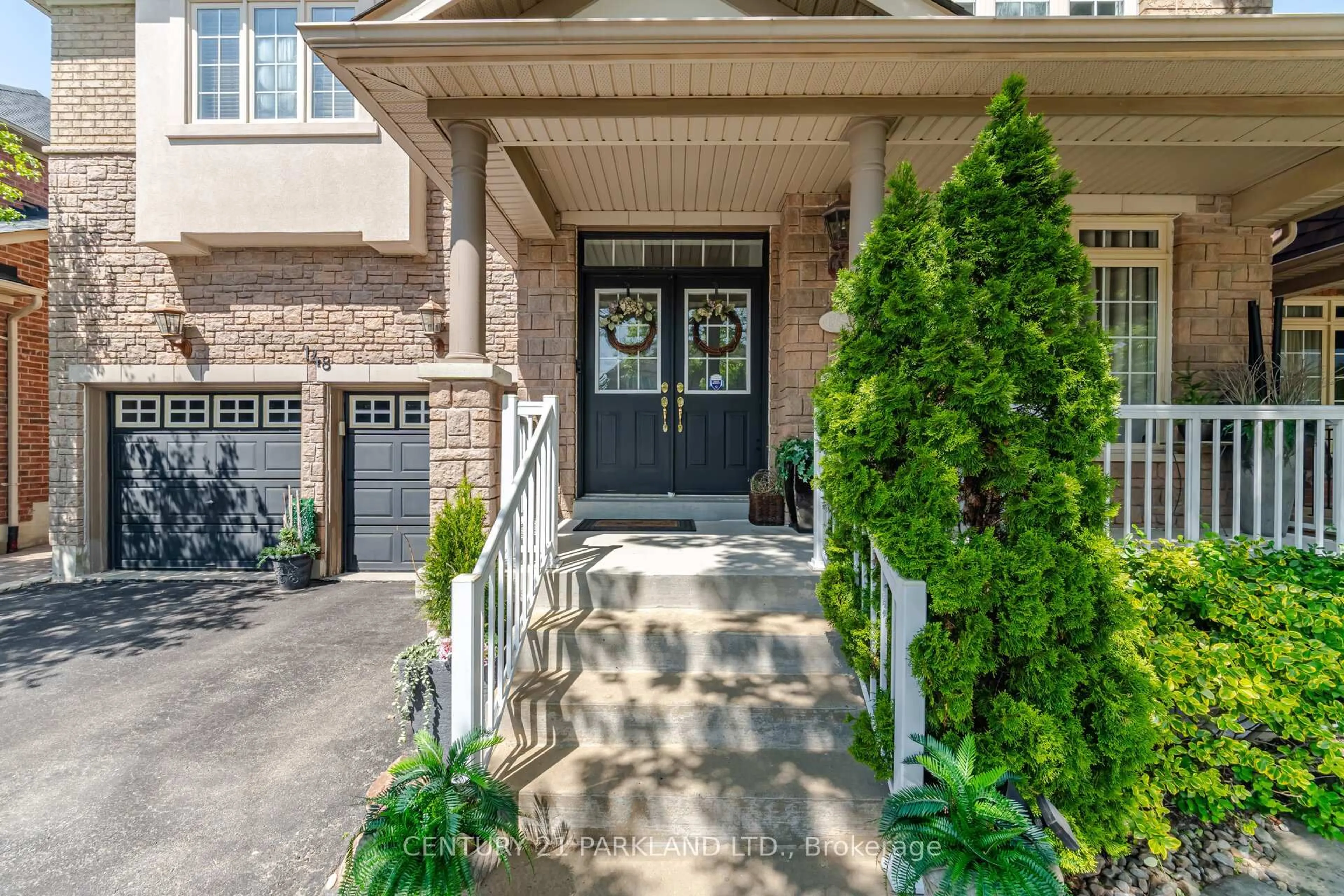Indoor entryway for 148 Vellore Ave, Vaughan Ontario L4H 2W4