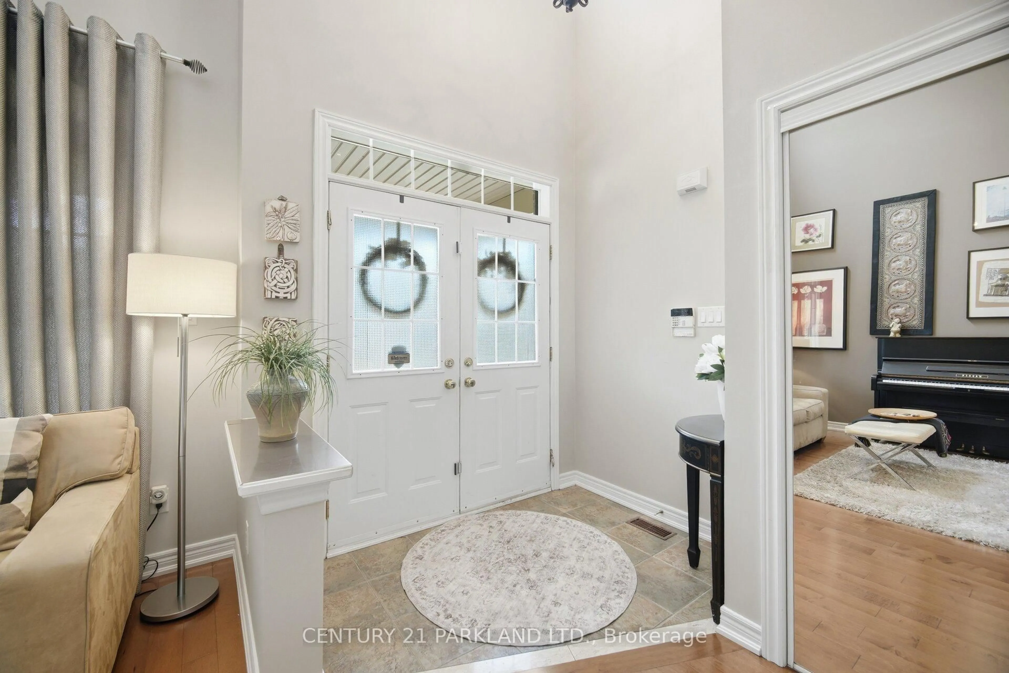 Indoor entryway for 148 Vellore Ave, Vaughan Ontario L4H 2W4