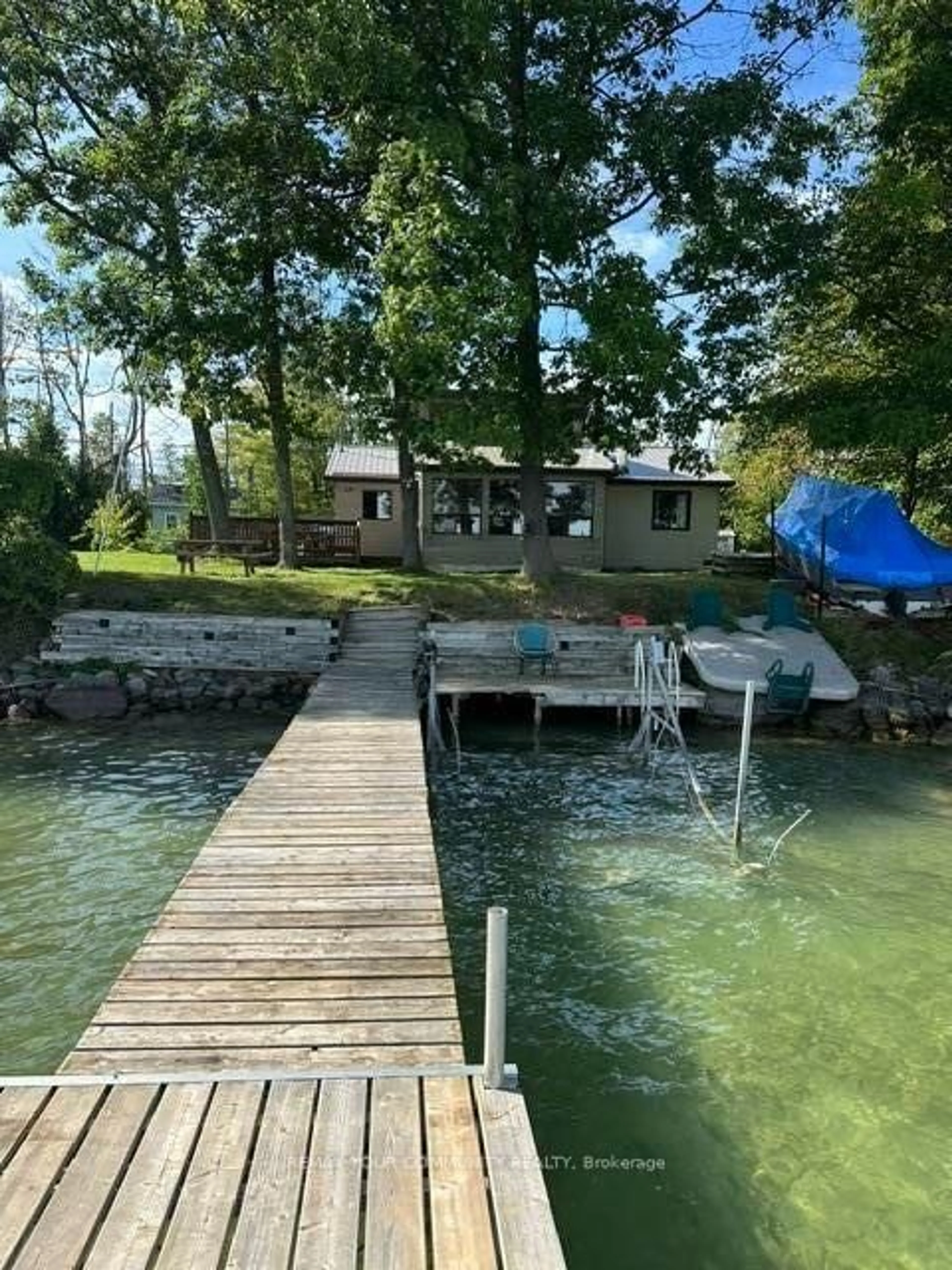 A pic from outside/outdoor area/front of a property/back of a property/a pic from drone, water/lake/river/ocean view for 20 Snake Island, Georgina Islands Ontario L4P 0M2