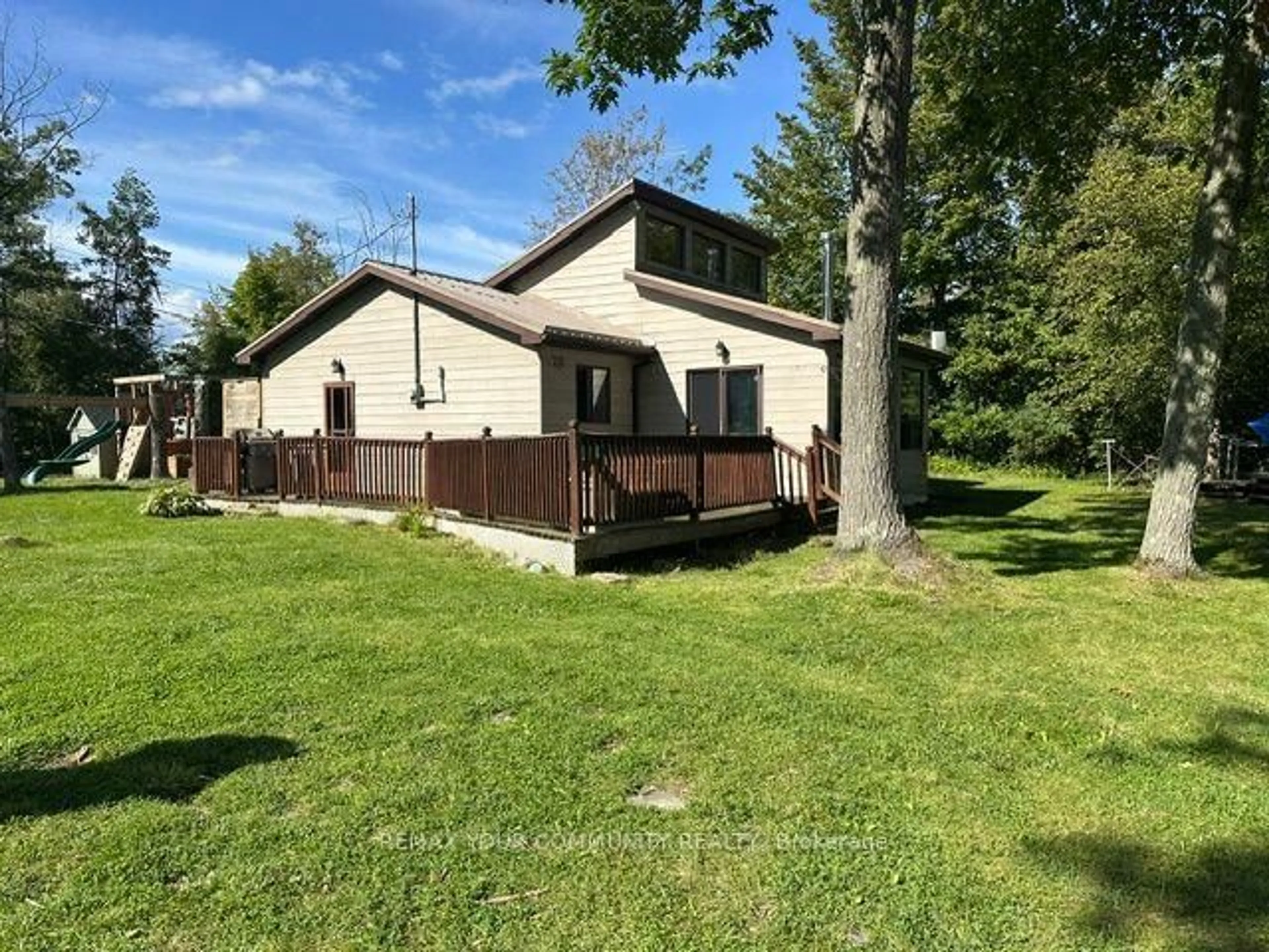 A pic from outside/outdoor area/front of a property/back of a property/a pic from drone, unknown for 20 Snake Island, Georgina Islands Ontario L4P 0M2