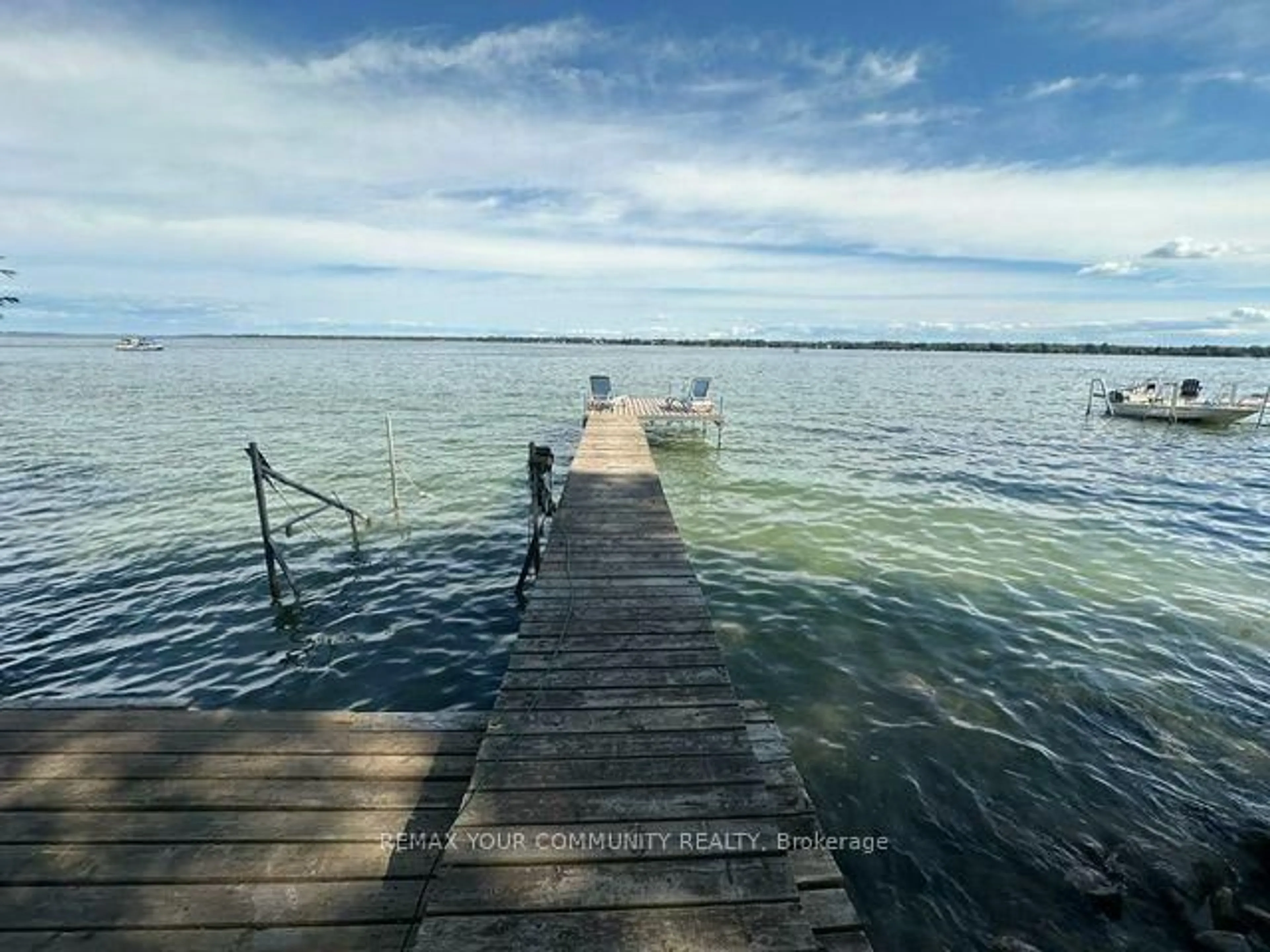 Blurry image for 20 Snake Island, Georgina Islands Ontario L4P 0M2