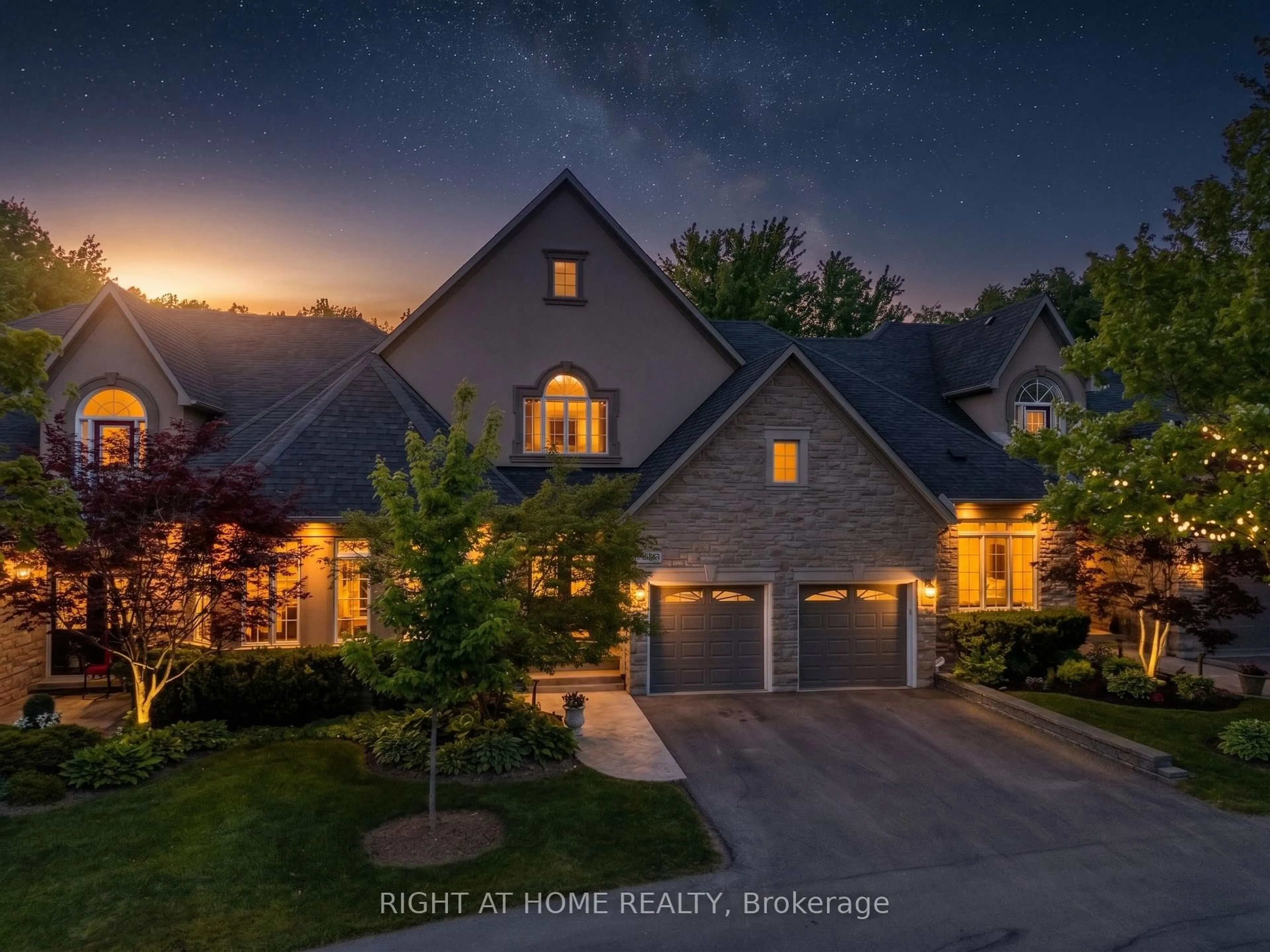 A pic from outside/outdoor area/front of a property/back of a property/a pic from drone, street for 405 Crossing Bridge Pl #5B, Aurora Ontario L4G 7N1
