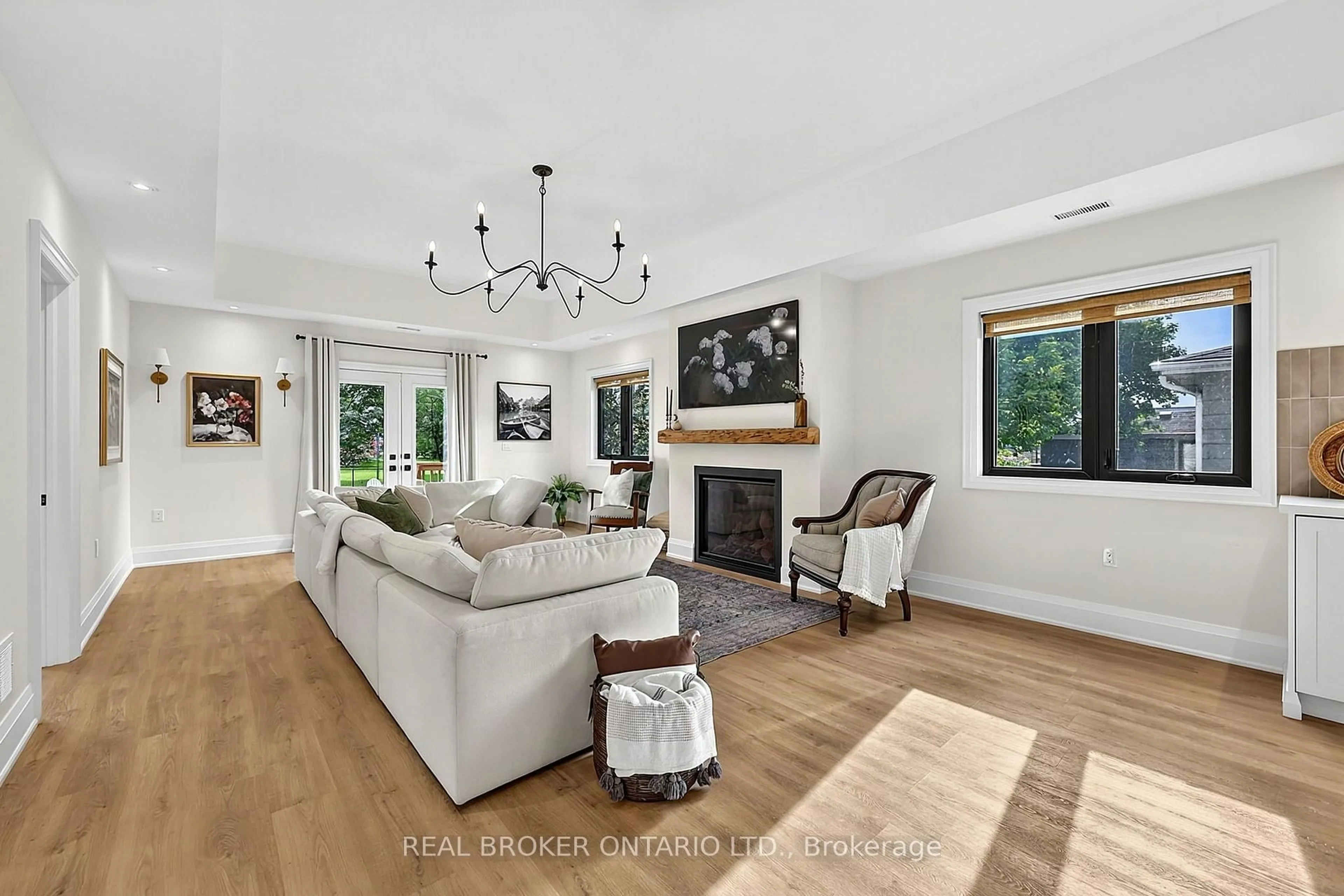 Living room with furniture, unknown for 17 Mill St, East Gwillimbury Ontario L0G 1M0