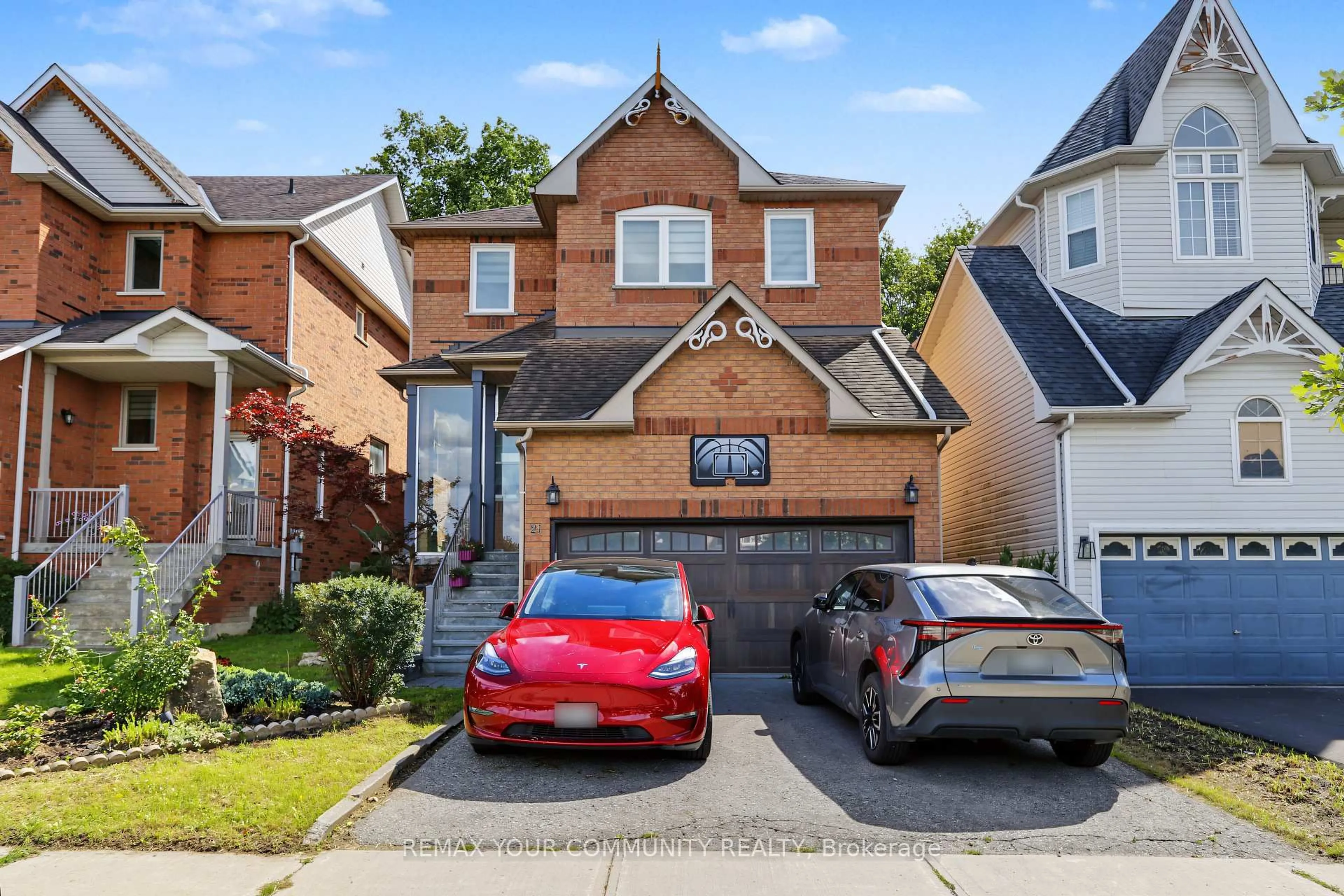 Home with brick exterior material, street for 21 English Oak Dr, Richmond Hill Ontario L4E 3W1