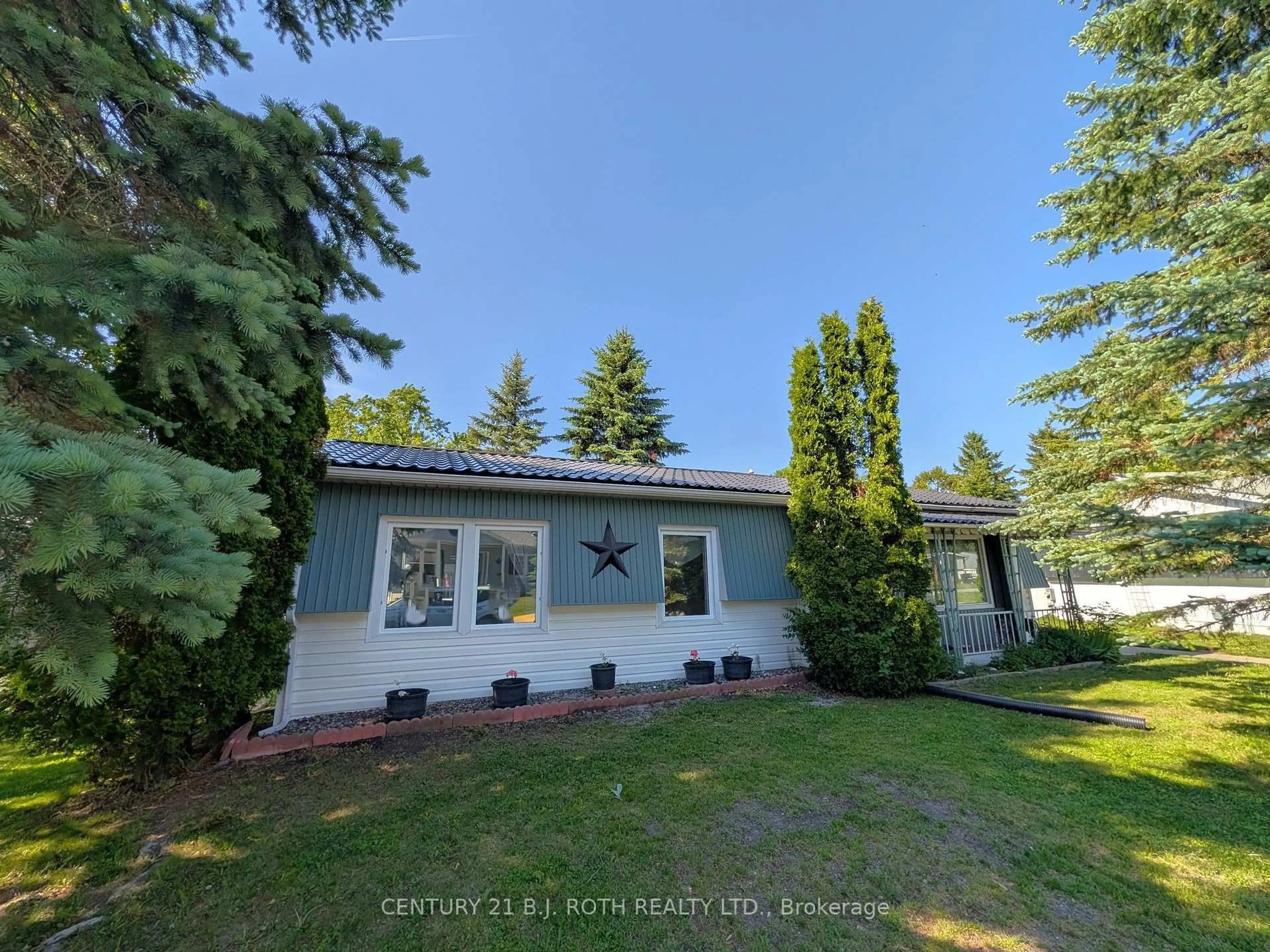 A pic from outside/outdoor area/front of a property/back of a property/a pic from drone, unknown for 66 Linden Lane, Innisfil Ontario L9S 1P2