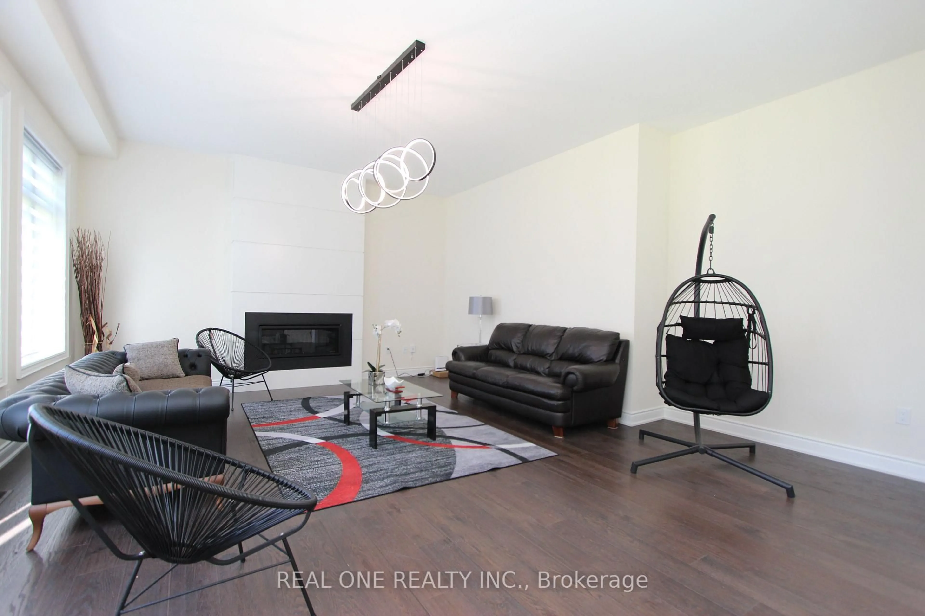 Living room with furniture, wood/laminate floor for 108 Silk Twist Dr, East Gwillimbury Ontario L9N 0W4