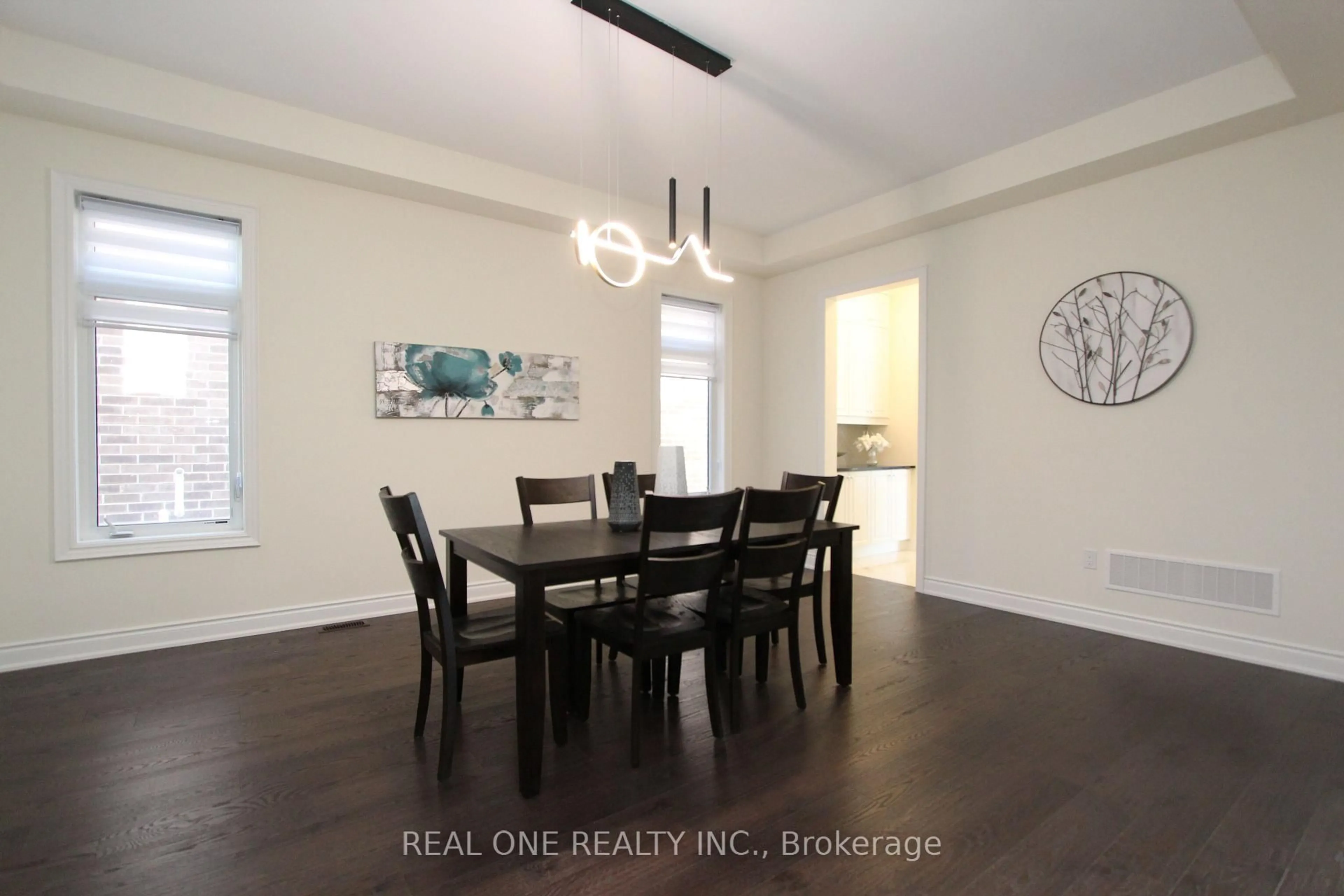 Dining room, wood/laminate floor for 108 Silk Twist Dr, East Gwillimbury Ontario L9N 0W4