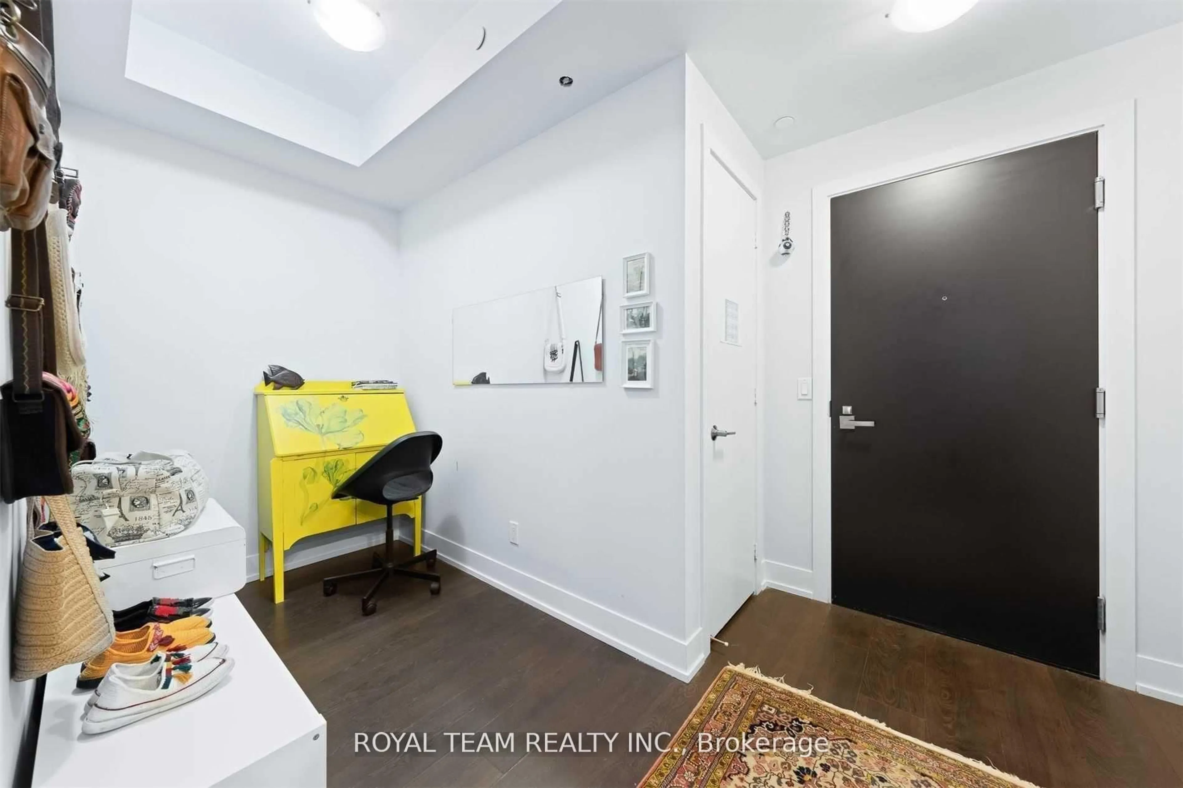 A pic of a room for 9471 Yonge St #536, Richmond Hill Ontario L4C 1V5