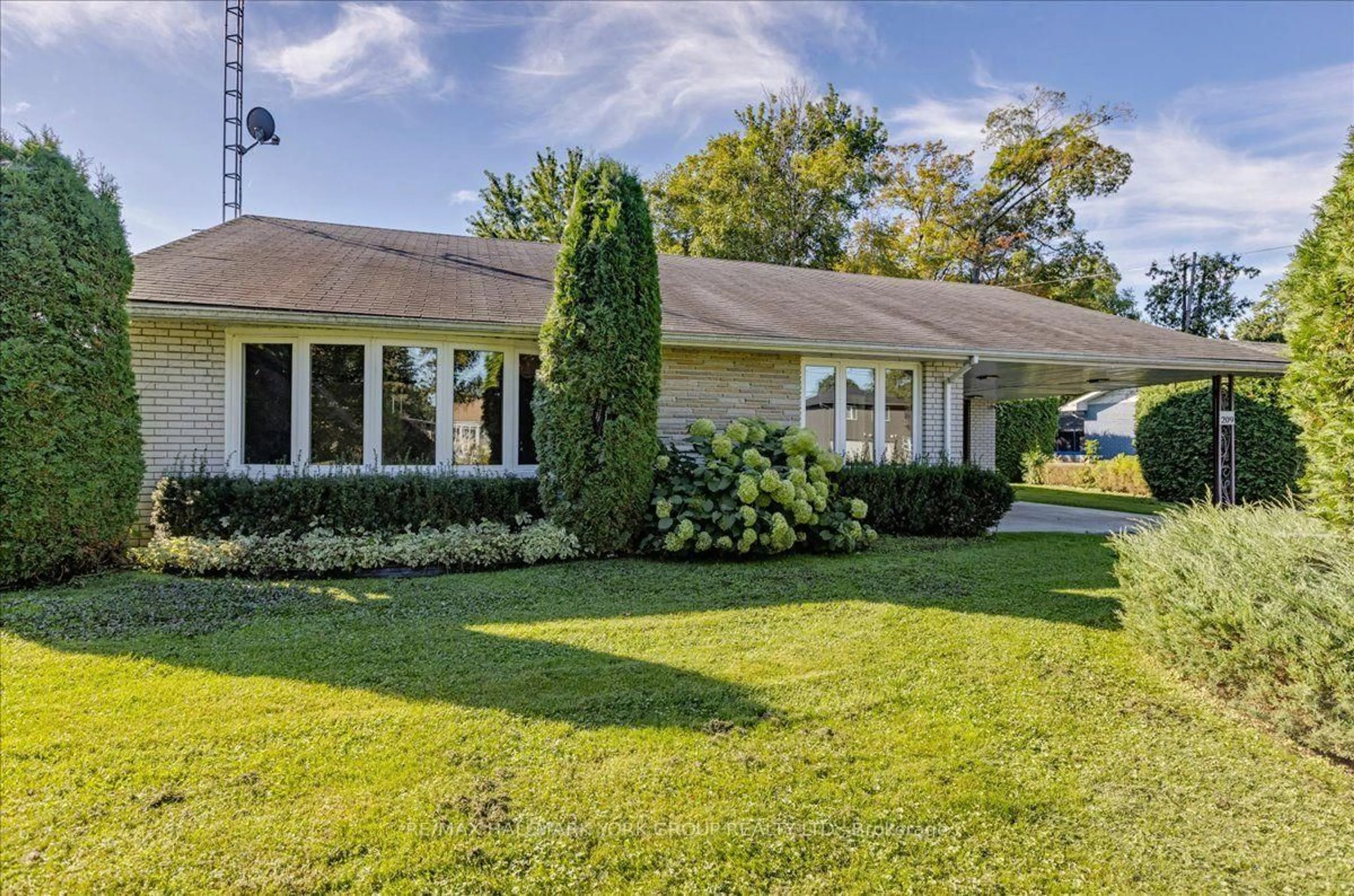 Unknown for 209 South Channel Dr, Georgina Ontario L4P 2N4