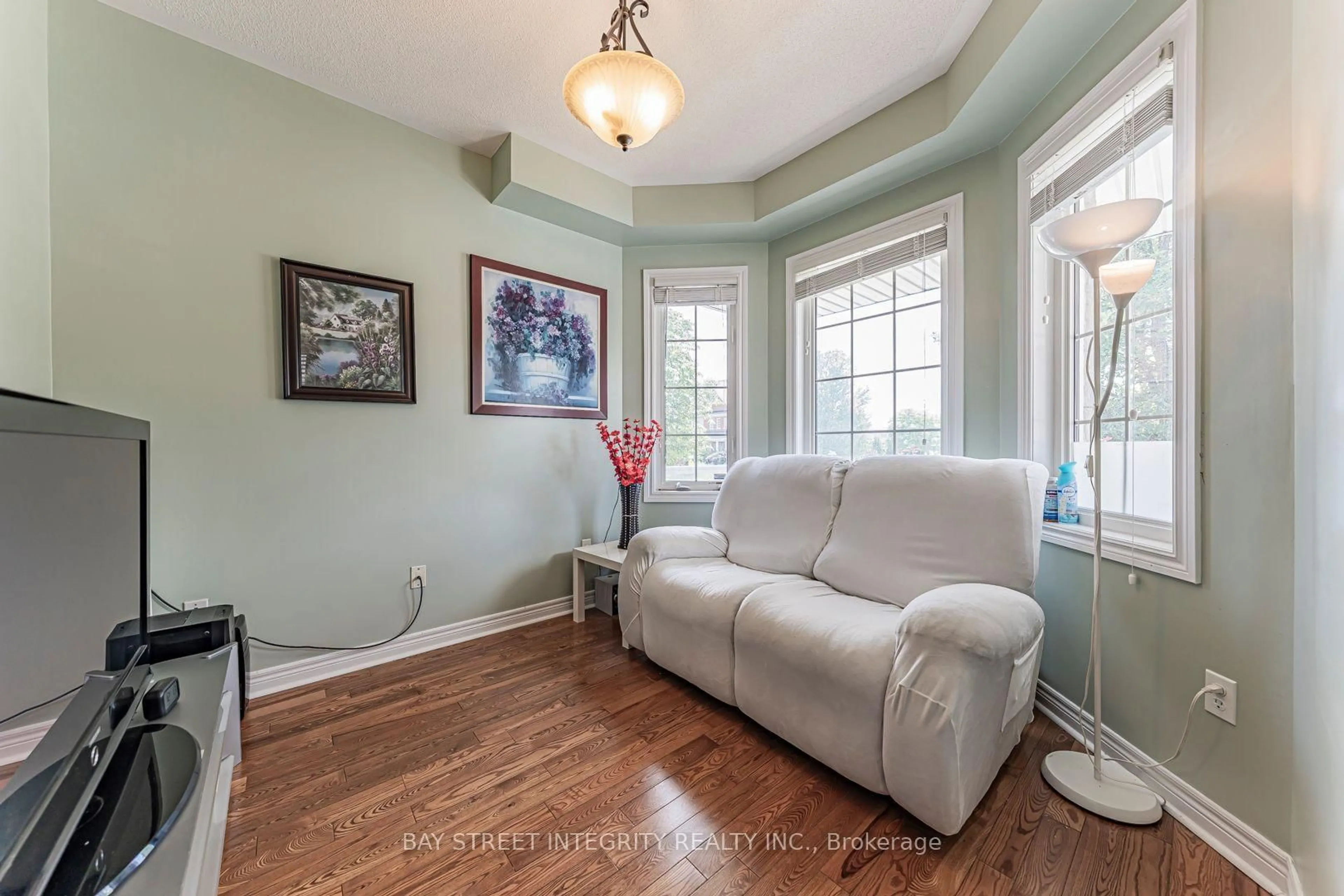 Living room with furniture, unknown for 221 Woodspring Ave, Newmarket Ontario L3X 3J4