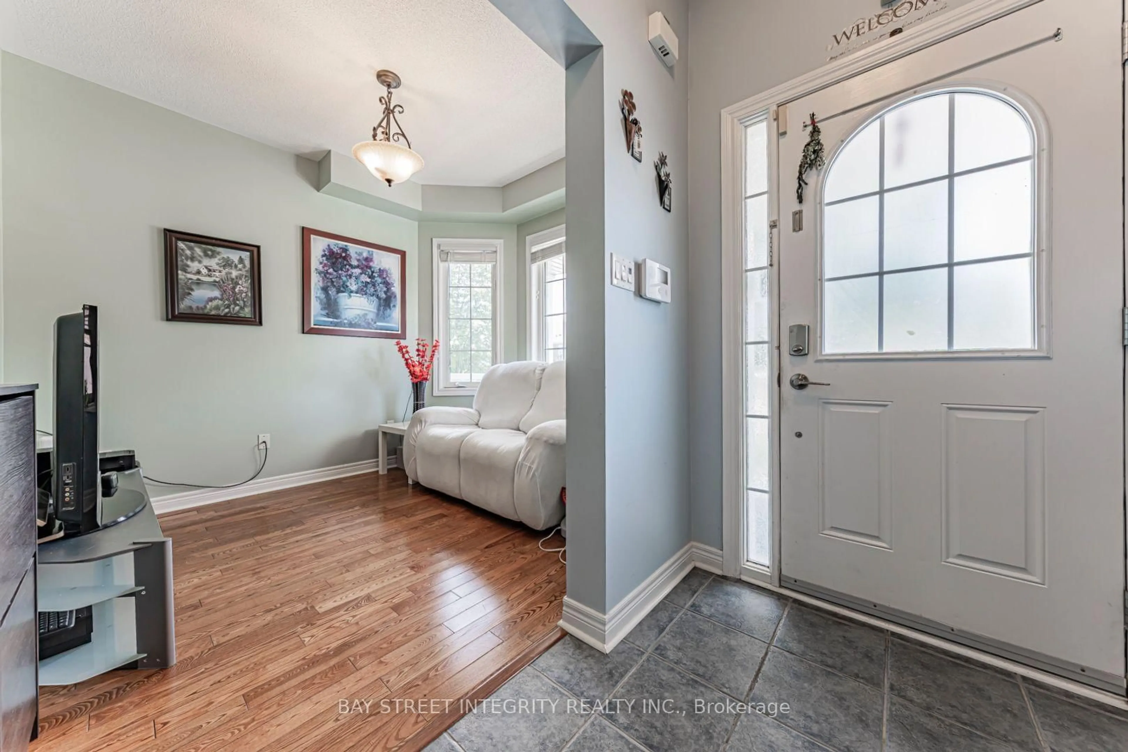 Indoor entryway for 221 Woodspring Ave, Newmarket Ontario L3X 3J4