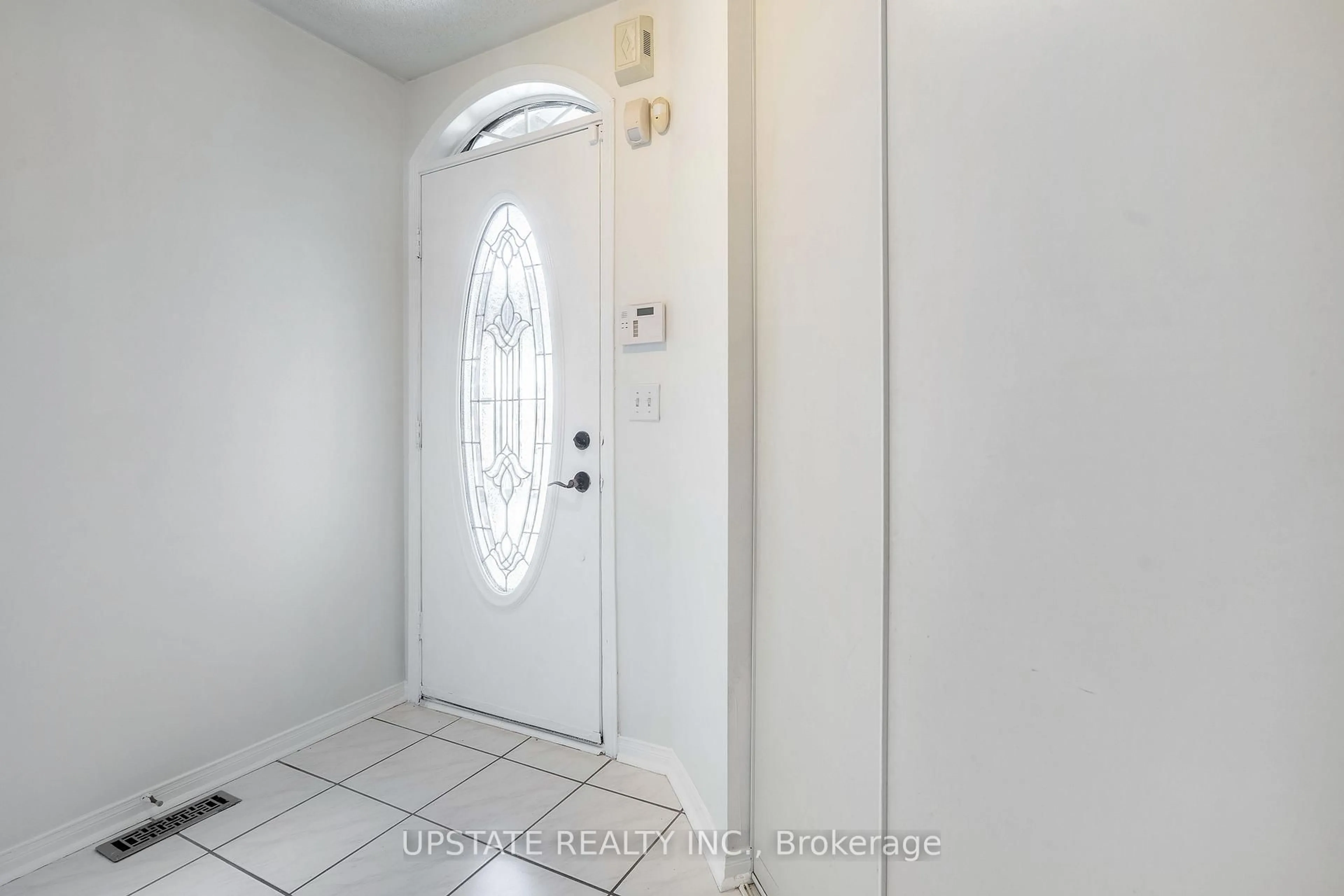 Indoor entryway for 8548 Martin Grove Rd, Vaughan Ontario L4H 2C9