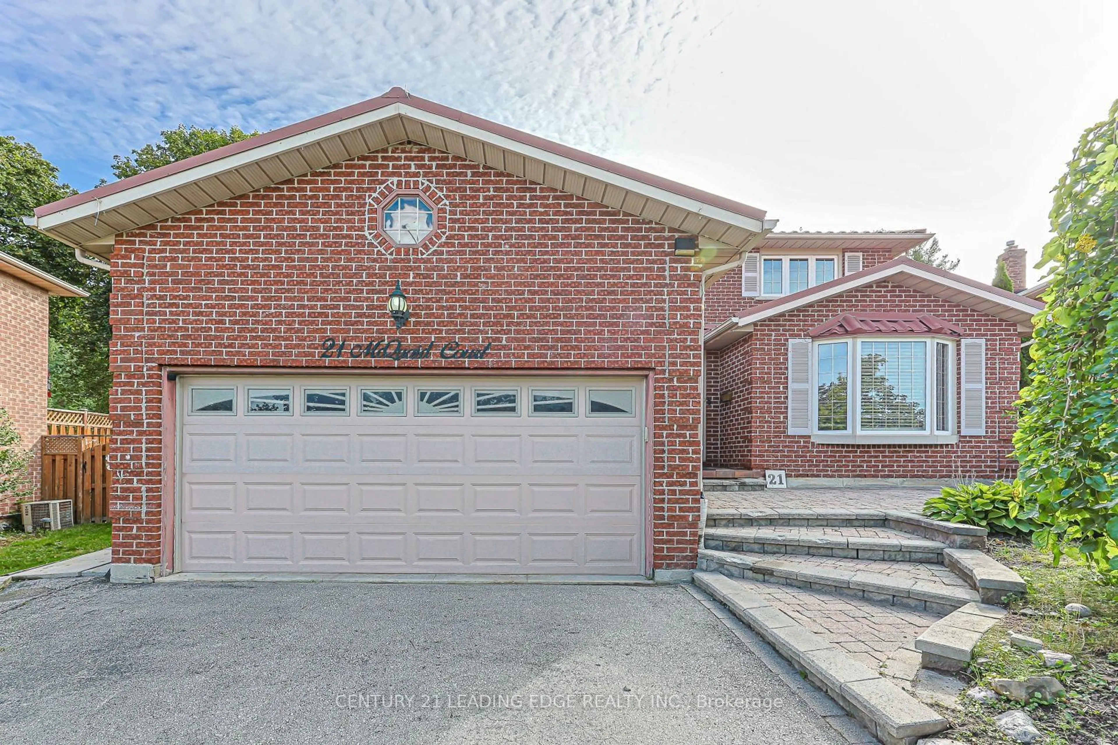 Home with brick exterior material, street for 21 McQuaid Crt, East Gwillimbury Ontario L9N 1E8