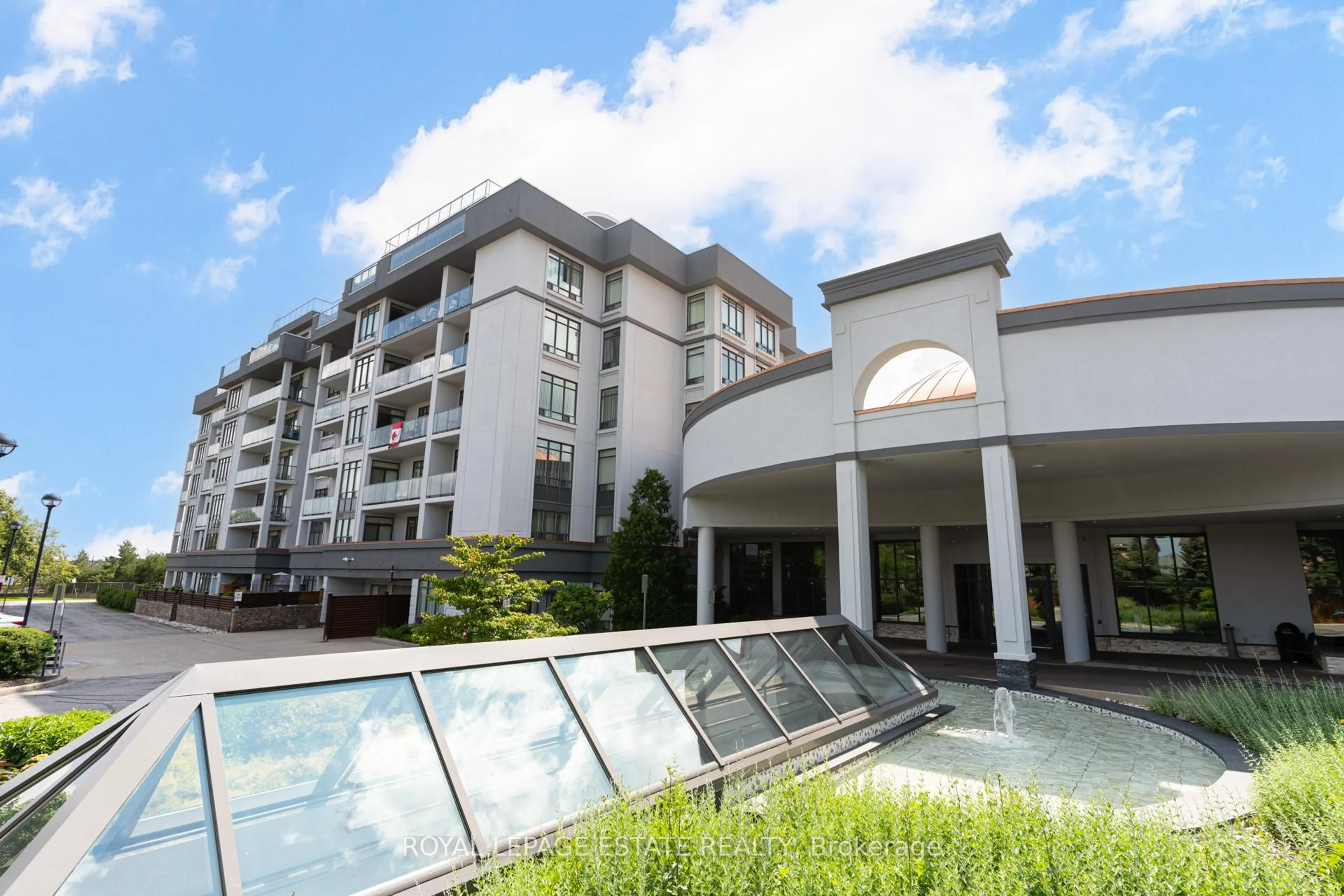 Pool for 11121 Yonge St #110, Richmond Hill Ontario L4C 0S7