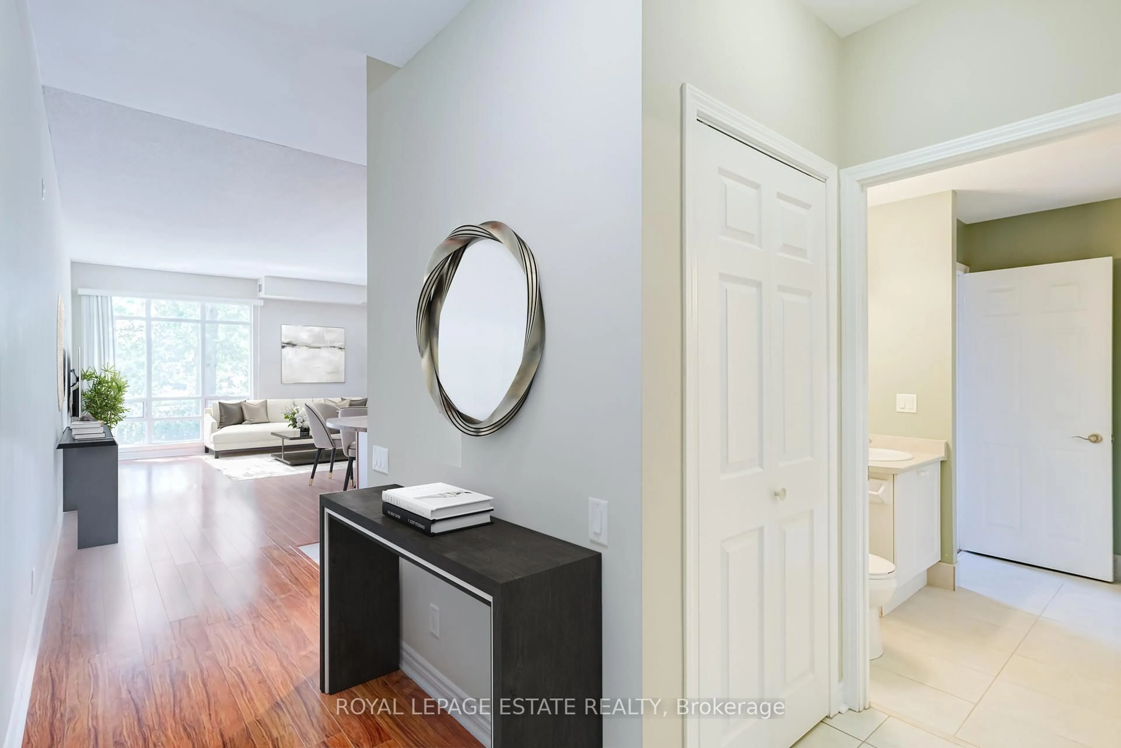 Indoor entryway for 11121 Yonge St #110, Richmond Hill Ontario L4C 0S7