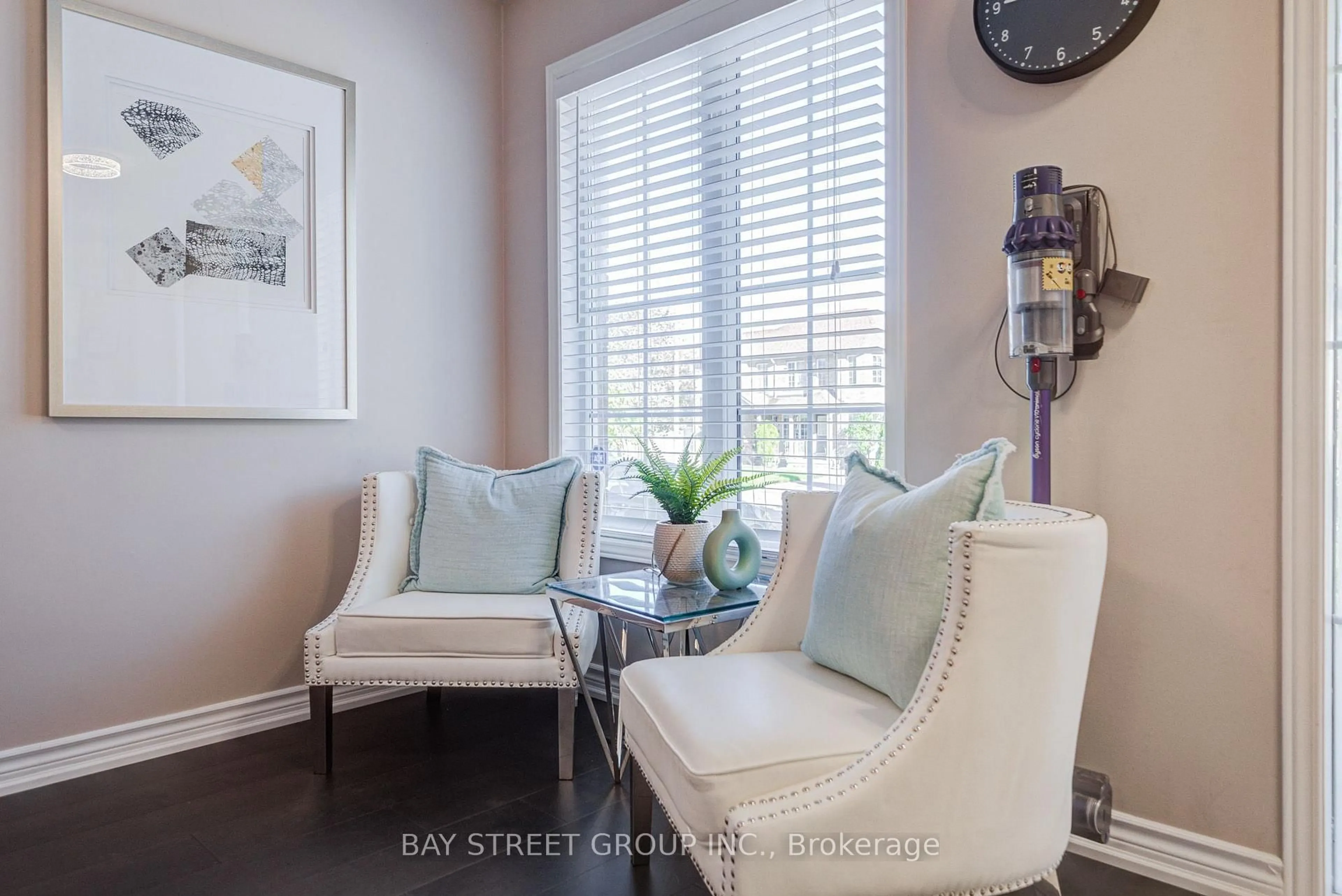 Living room with furniture, unknown for 25 Waterton Cres, Richmond Hill Ontario L4B 4L7
