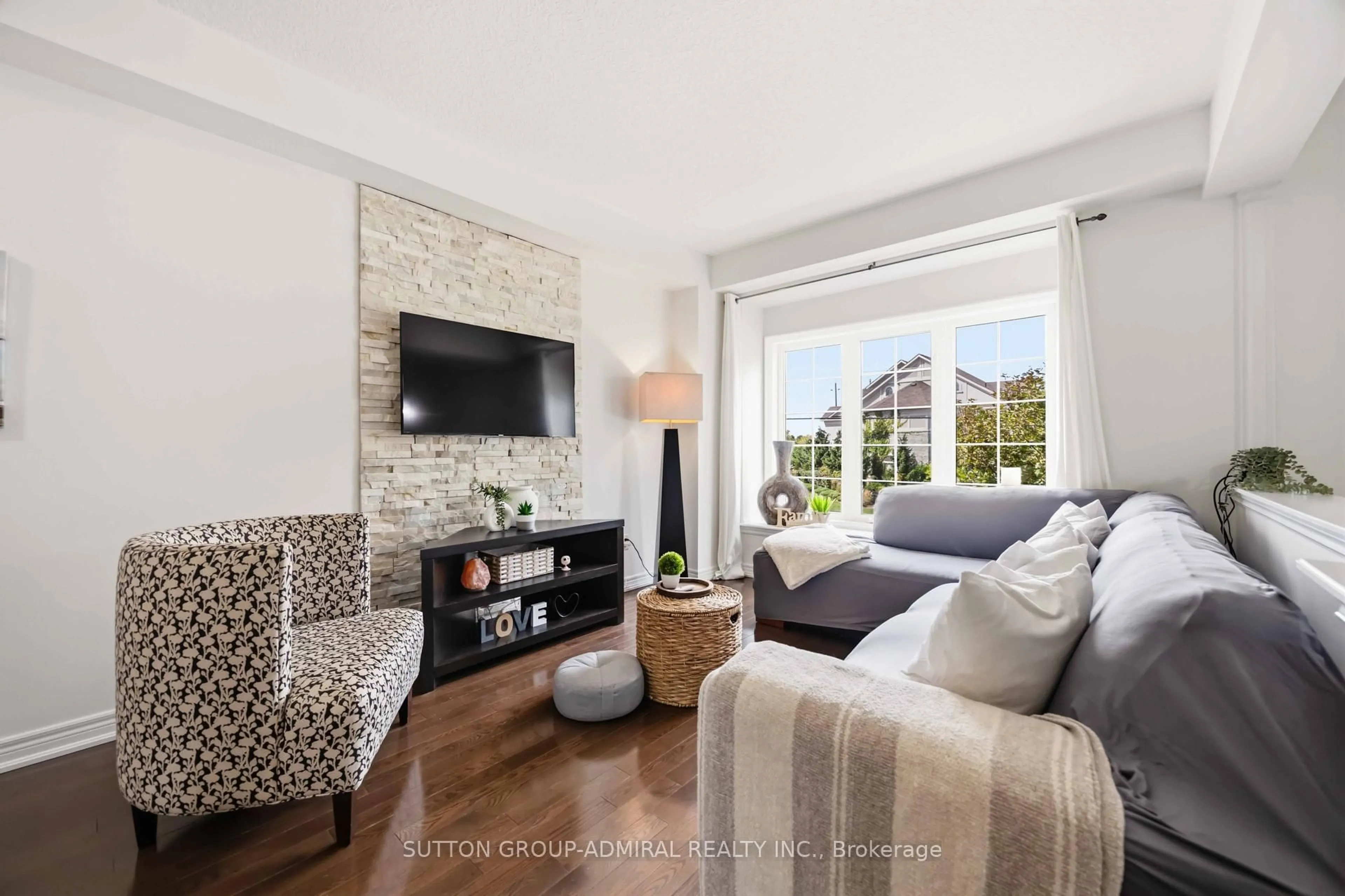 Living room with furniture, unknown for 71 Puccini Dr #4, Richmond Hill Ontario L4E 4X8