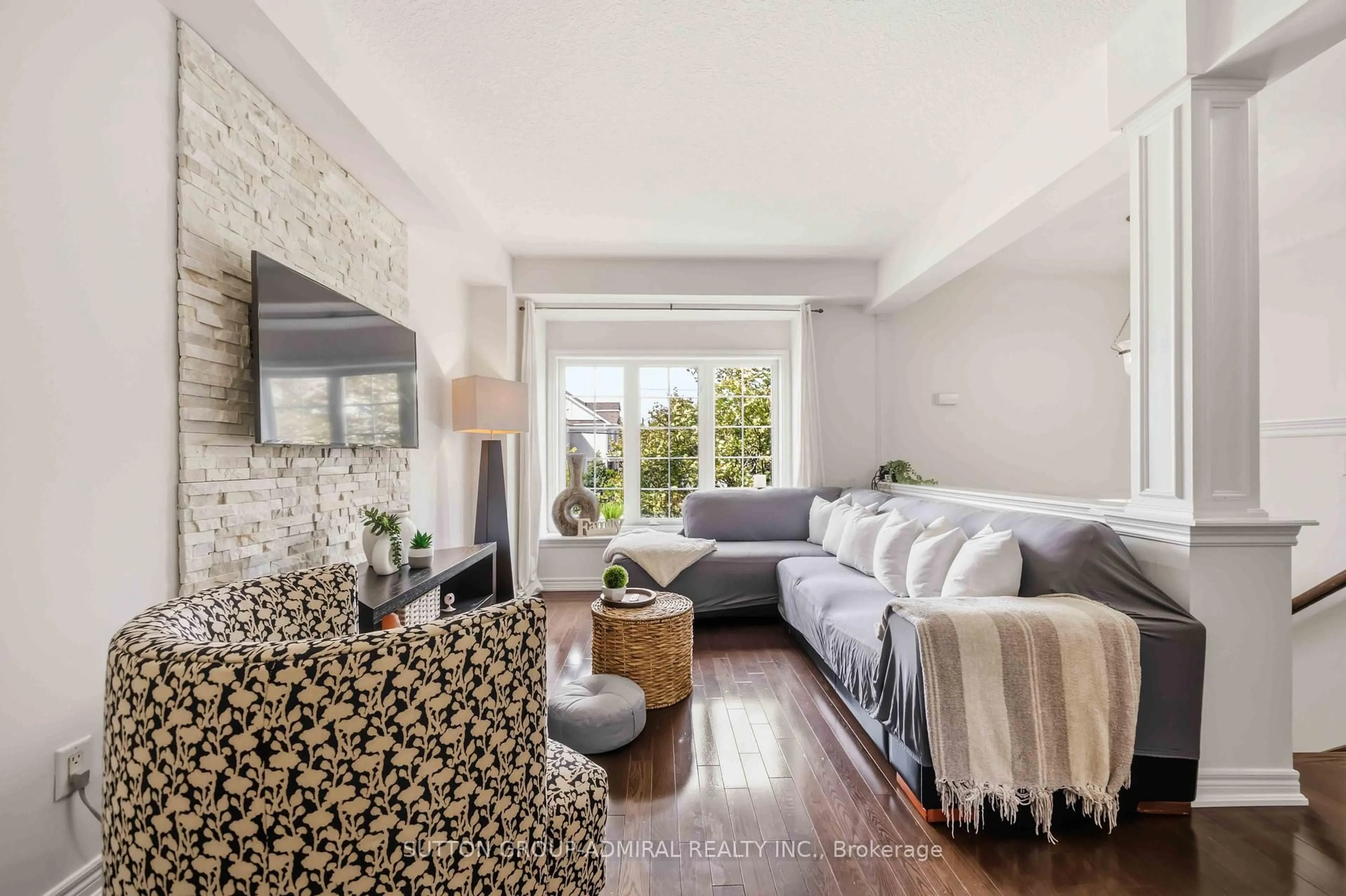 Living room with furniture, unknown for 71 Puccini Dr #4, Richmond Hill Ontario L4E 4X8