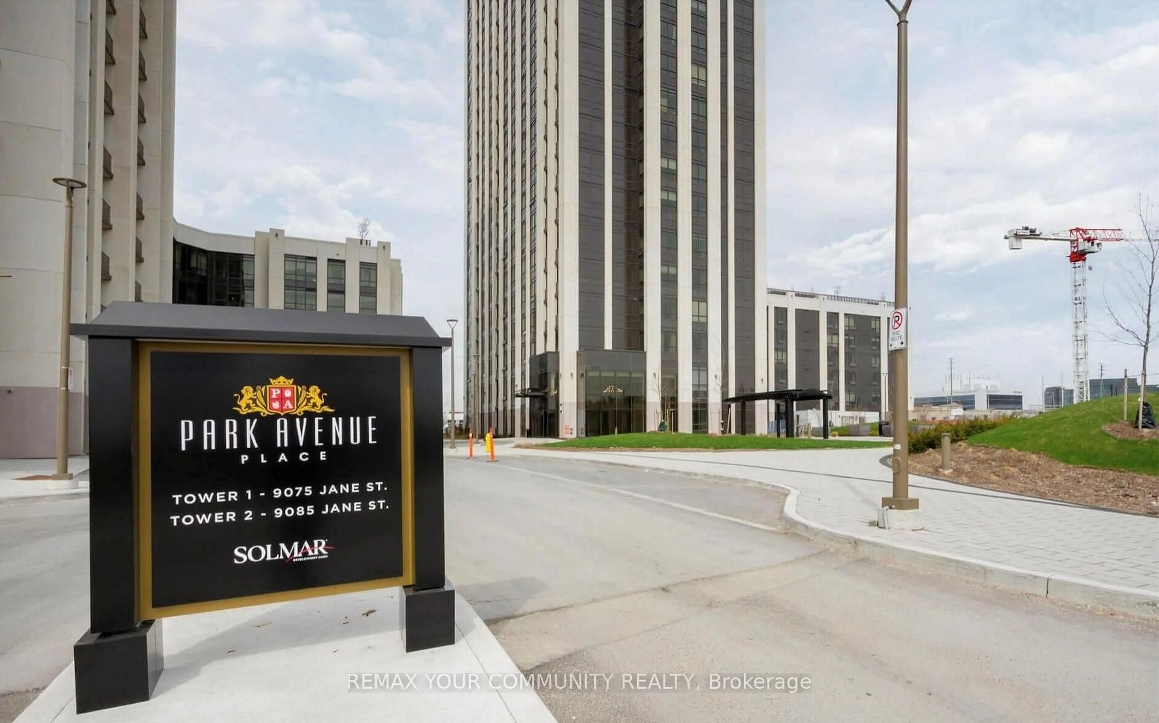Indoor foyer for 9075 Jane St #406, Vaughan Ontario L4K 0L7